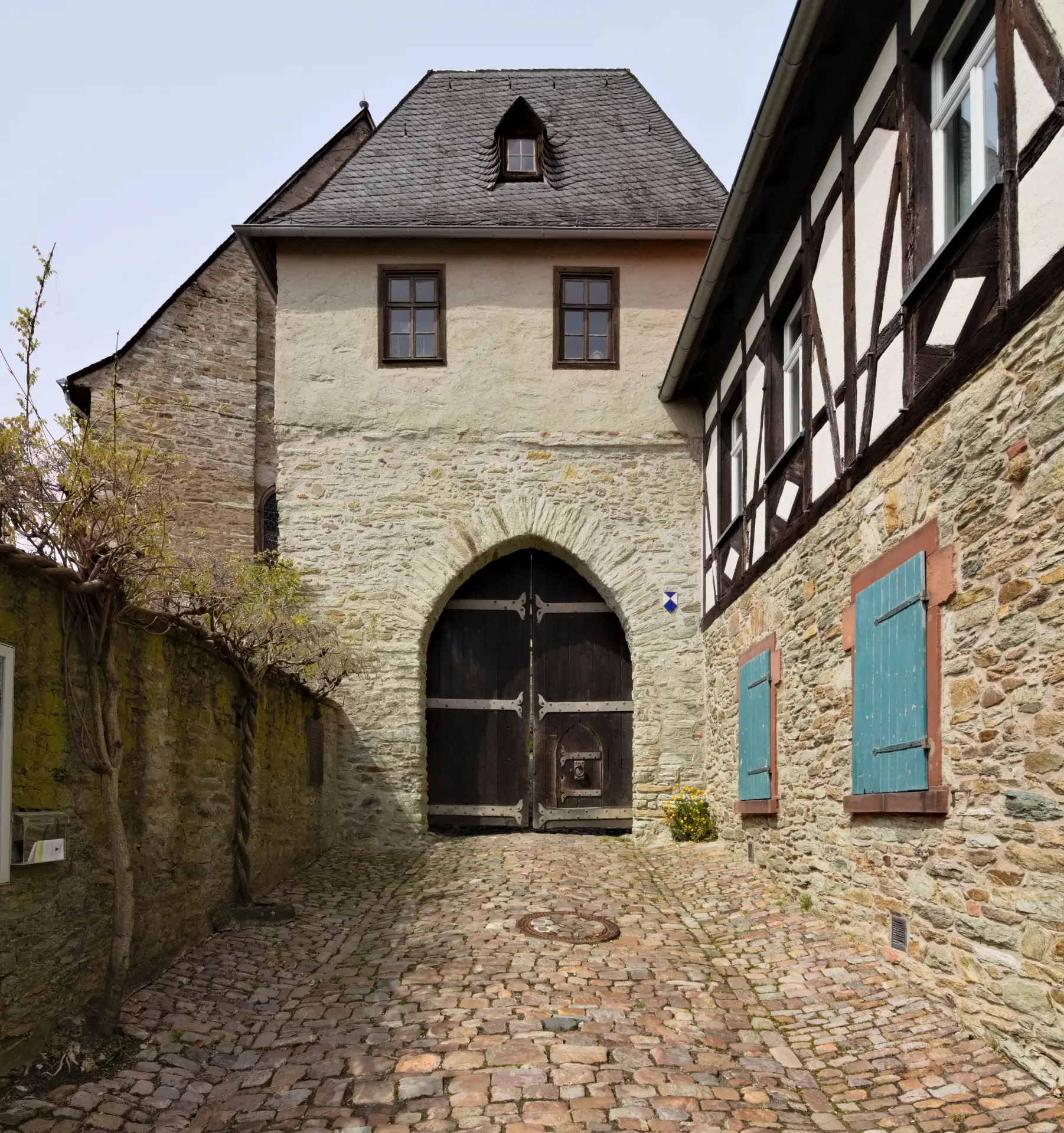 Torbogen am Aufgang zur Burg Kronberg