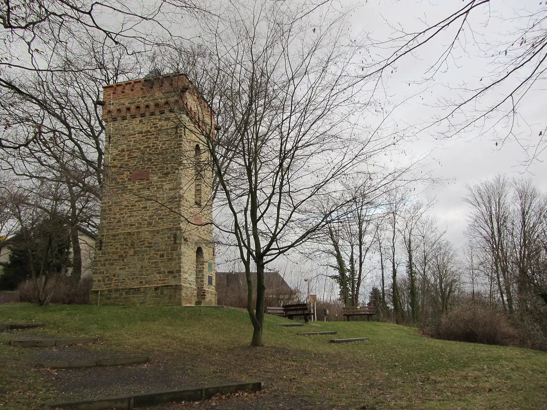 Burgbergturm im Winter in Bad Soden am Taunus