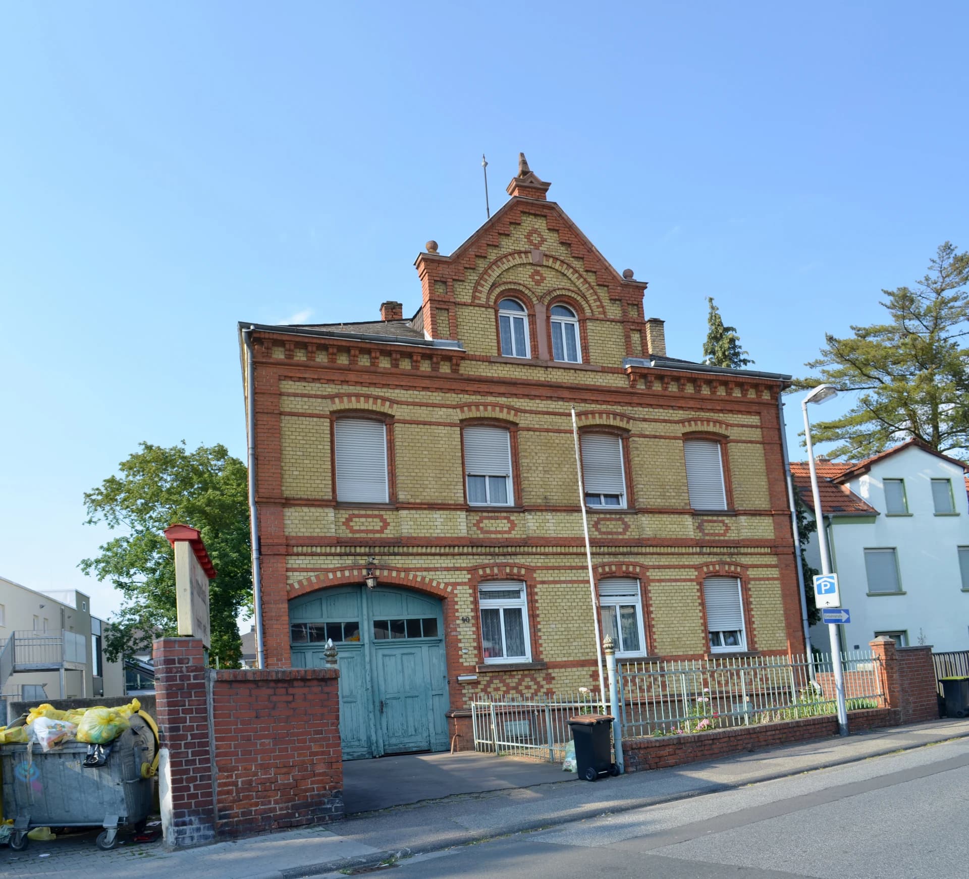 Historisches Backsteingebäude in der Burgeffstraße 40 in Hochheim am Main