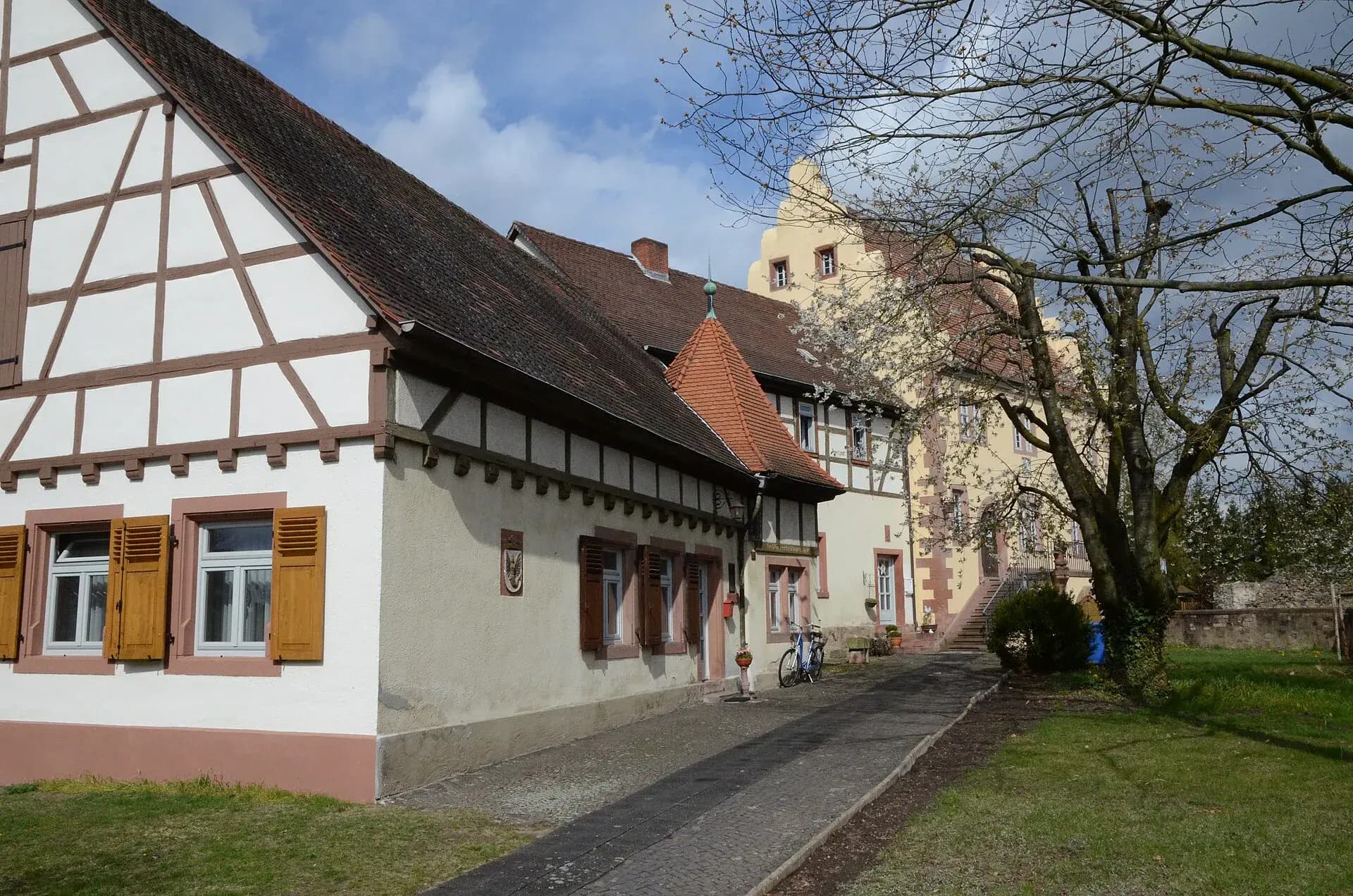 Burgmannenhaus von der Gartenseite in Babenhausen
