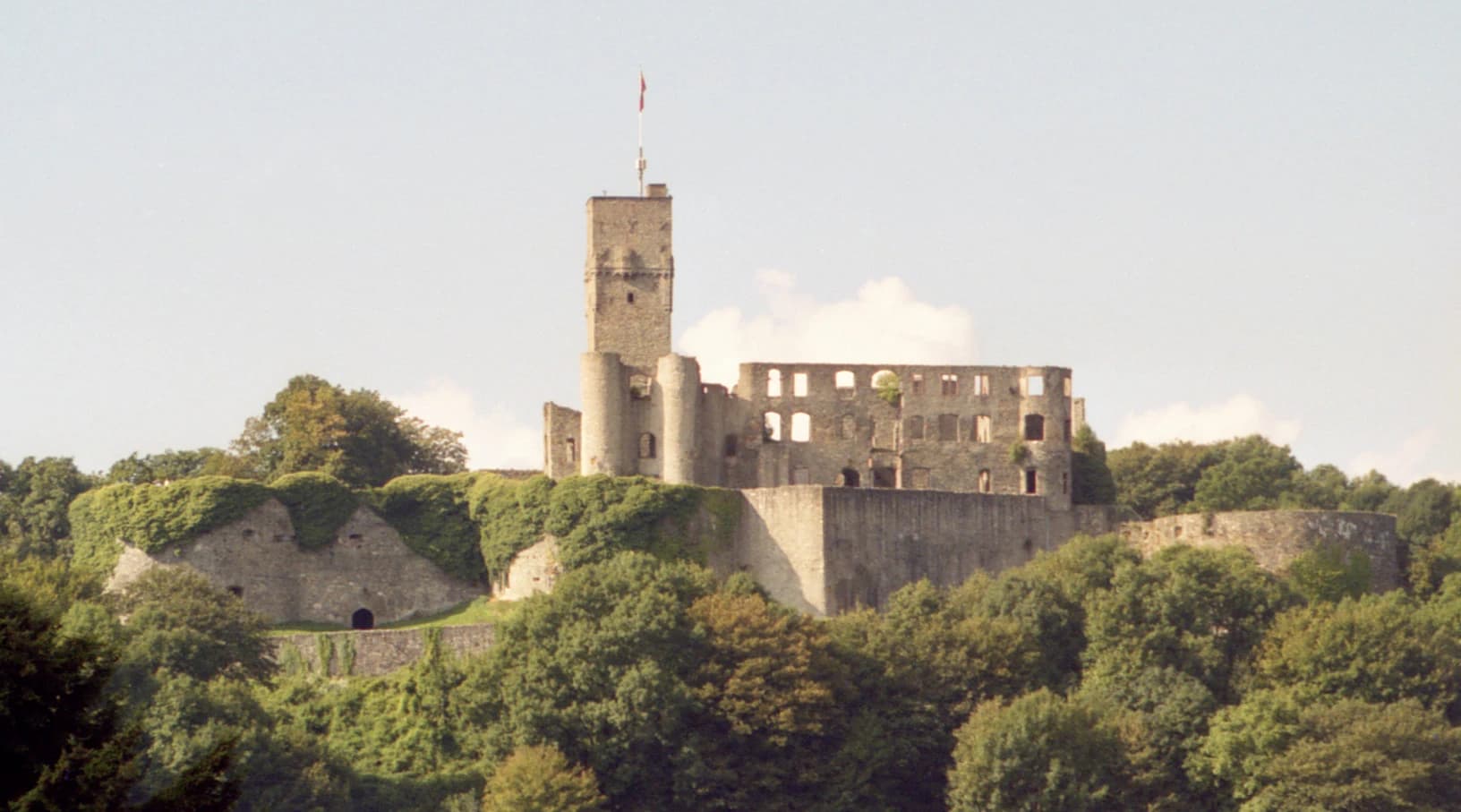 Burgruine Königstein über der Stadt
