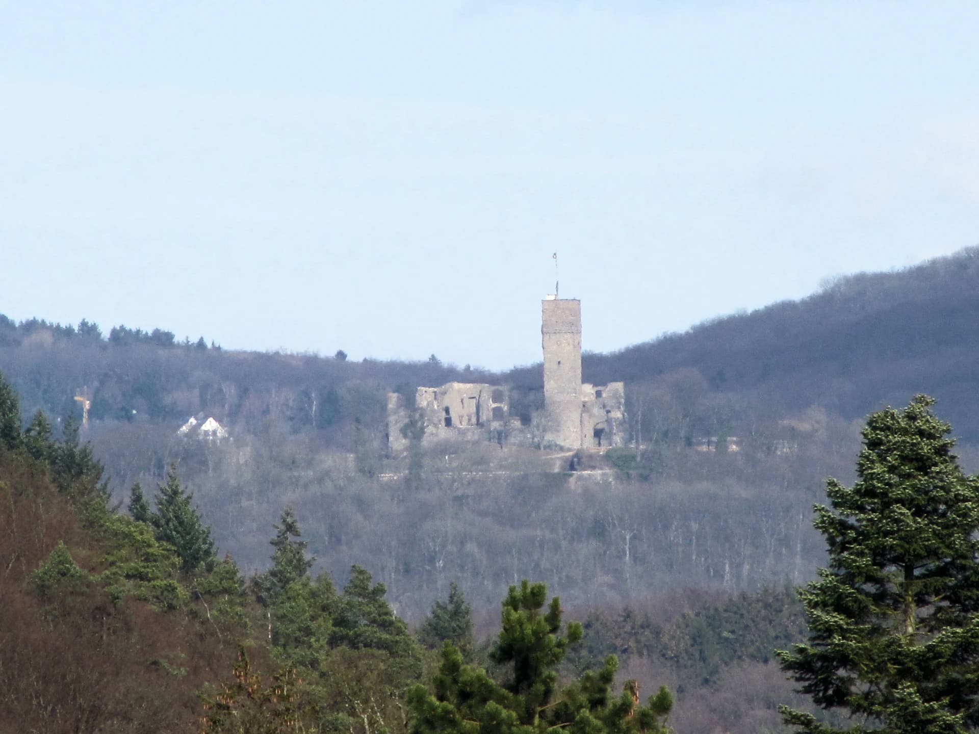 Burgruine Königstein aus der Ferne