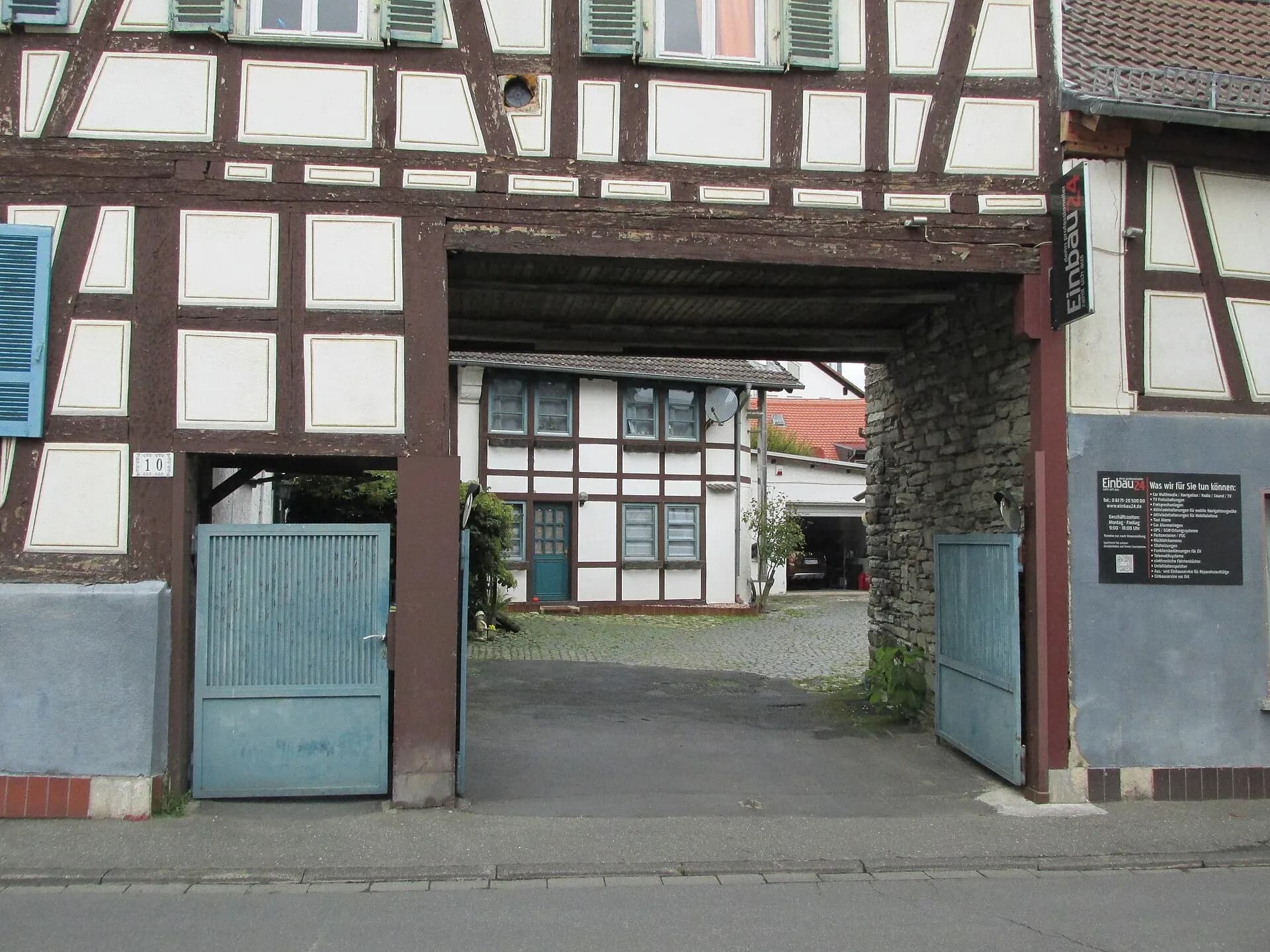 Torbogen des Anwesens Burgstraße 10 in Oberursel-Bommersheim