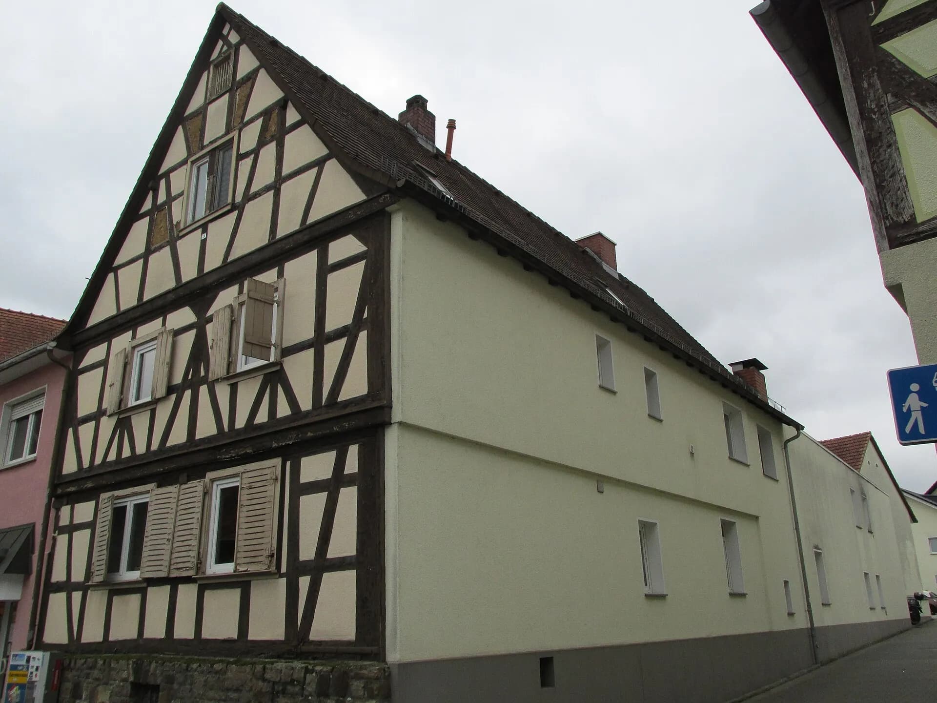 Giebelseite des Fachwerkhauses Burgstraße 24 in Oberursel-Bommersheim