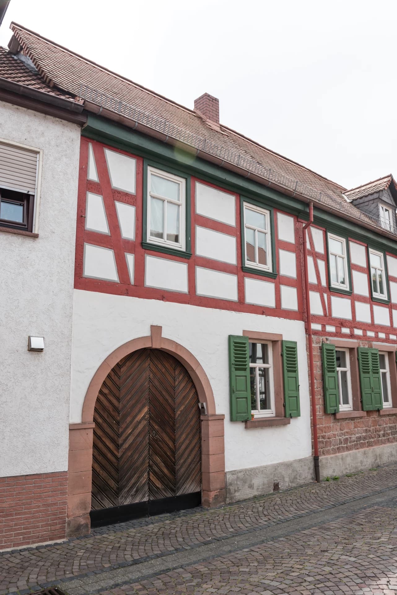 Fachwerkhaus mit Torbogen Burgstraße 26 in Gelnhausen