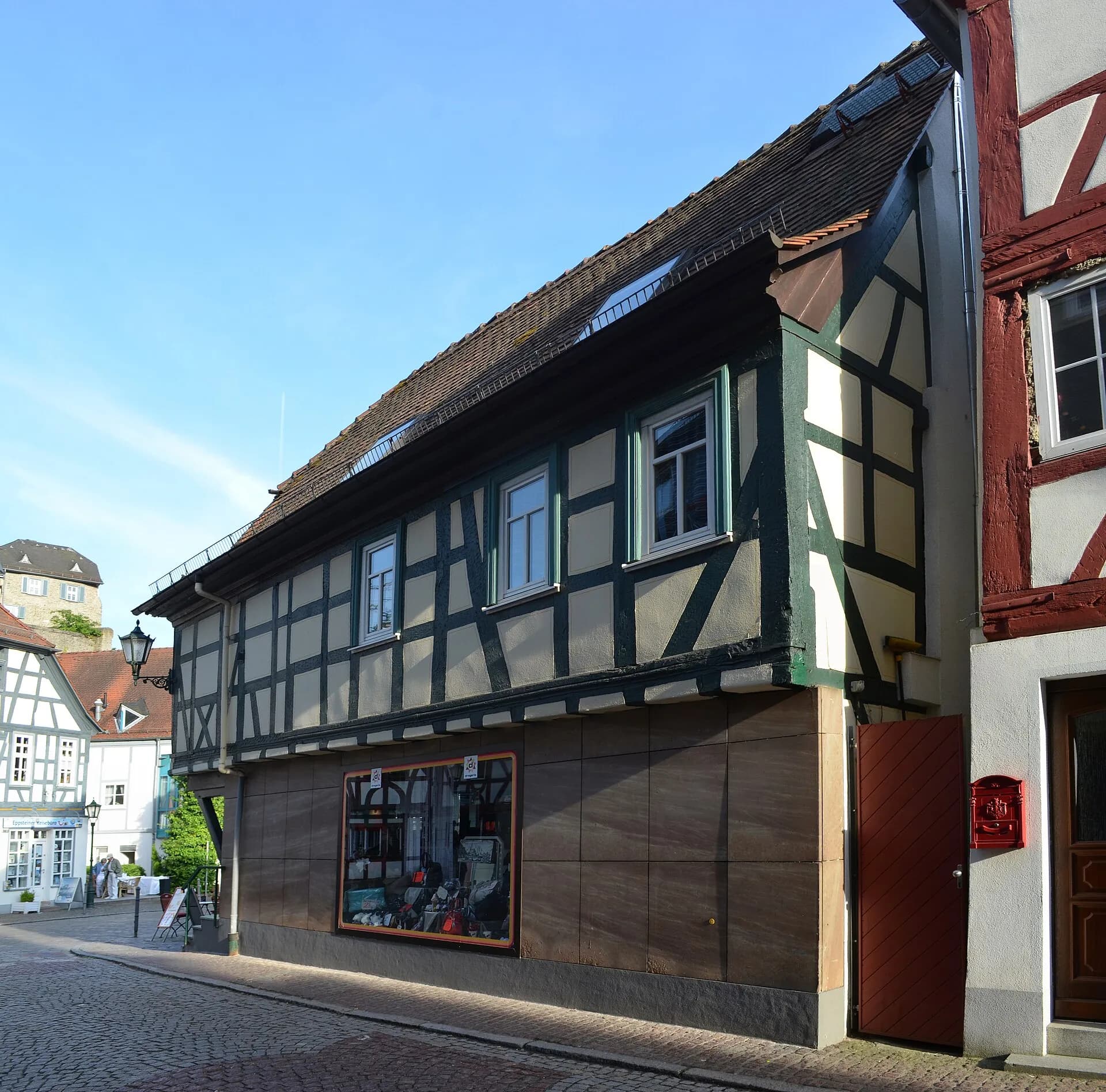 Langgestrecktes Fachwerkhaus in der Burgstraße 45 in Eppstein