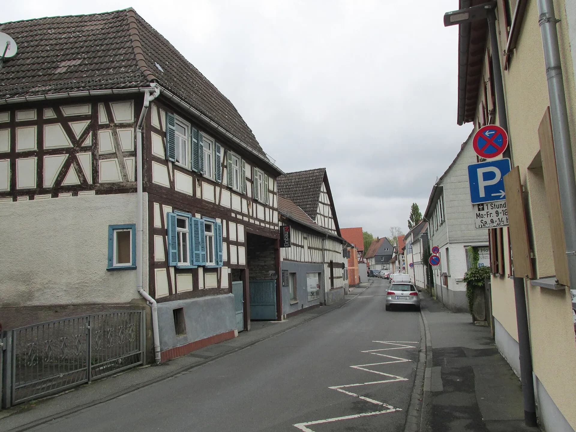 Straßenzug der Burgstraße in Oberursel-Bommersheim