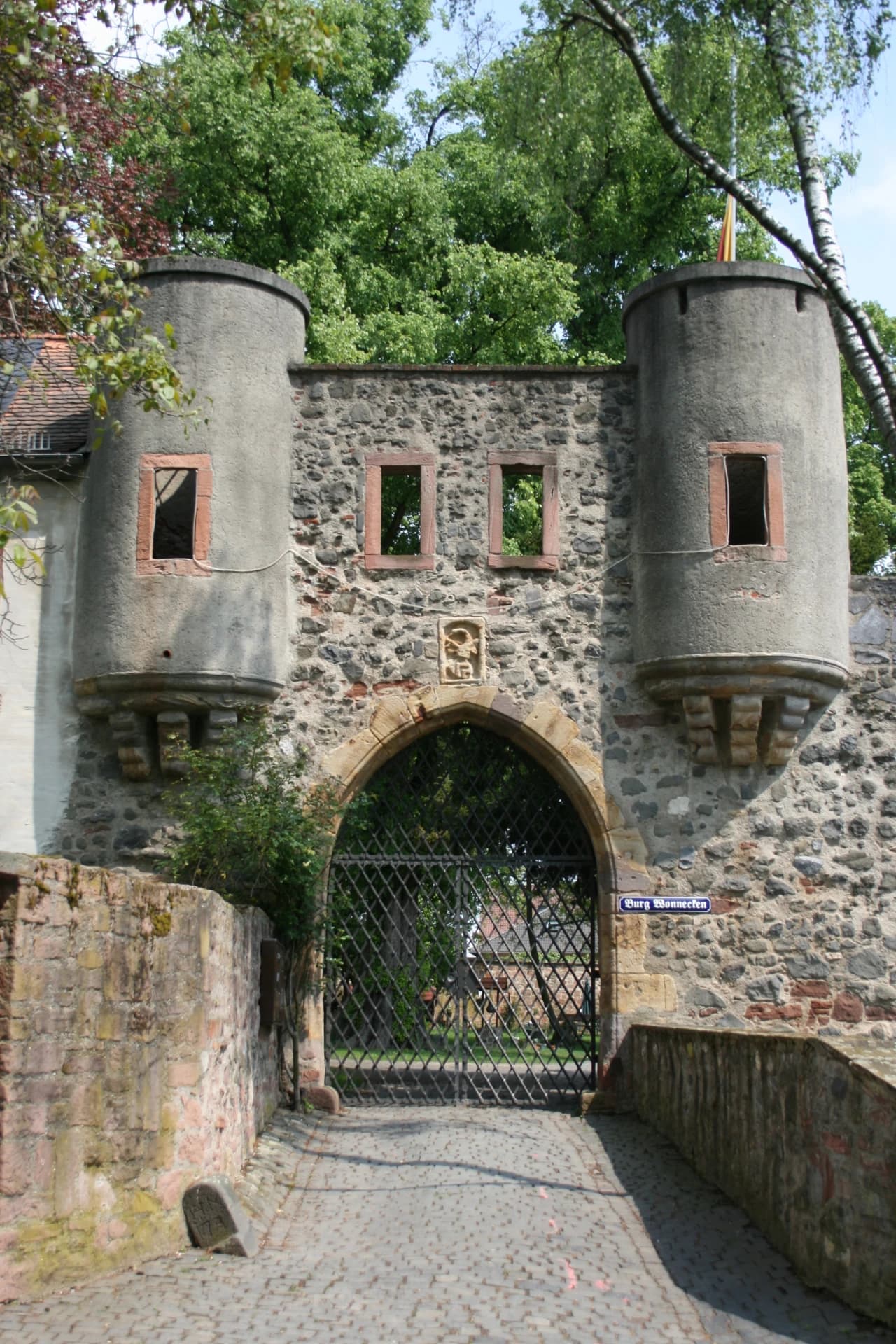 Torbau der Burg Wonnecken in Nidderau-Windecken