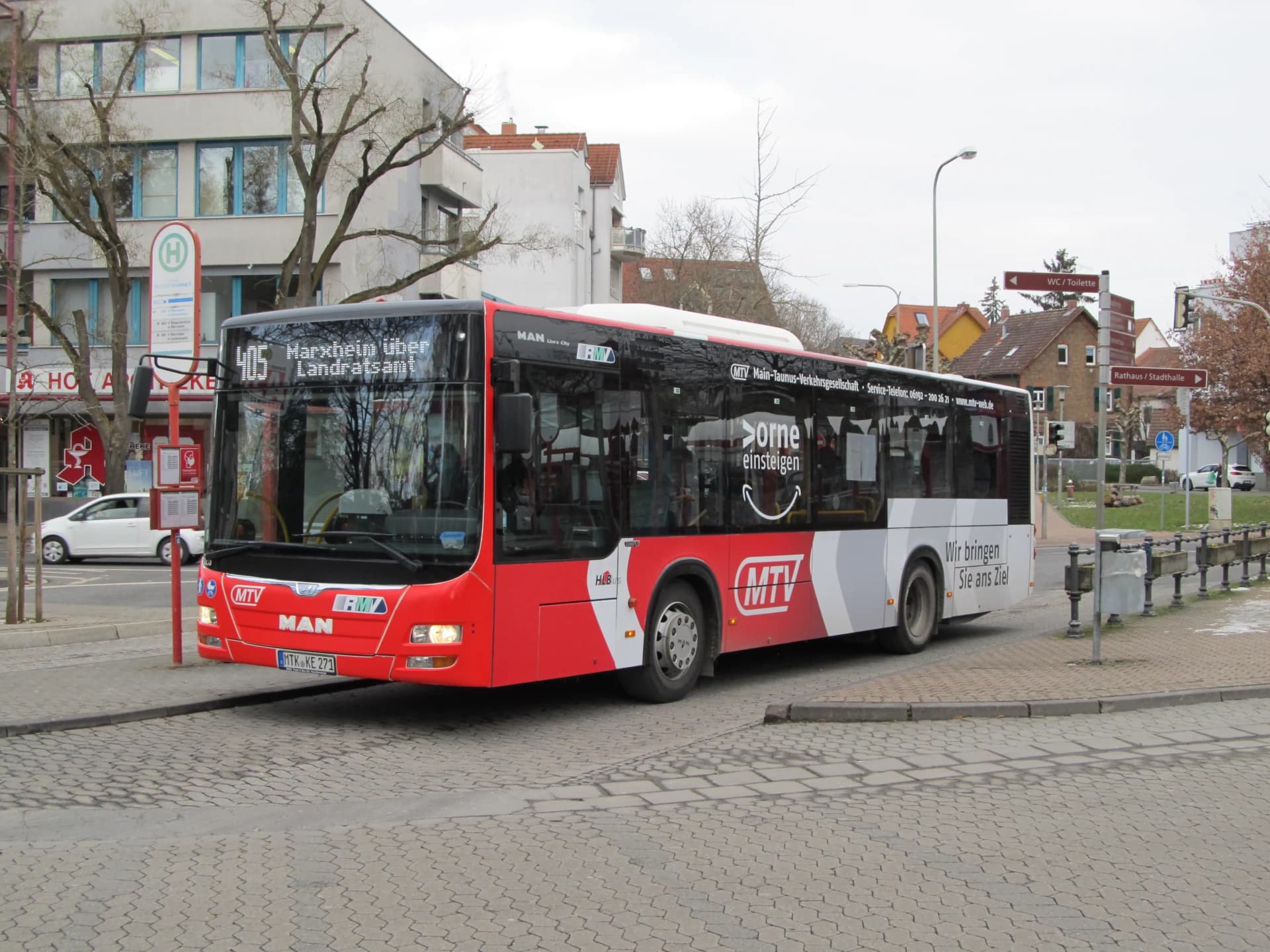 Bus der Linie 405 in Hofheim am Taunus