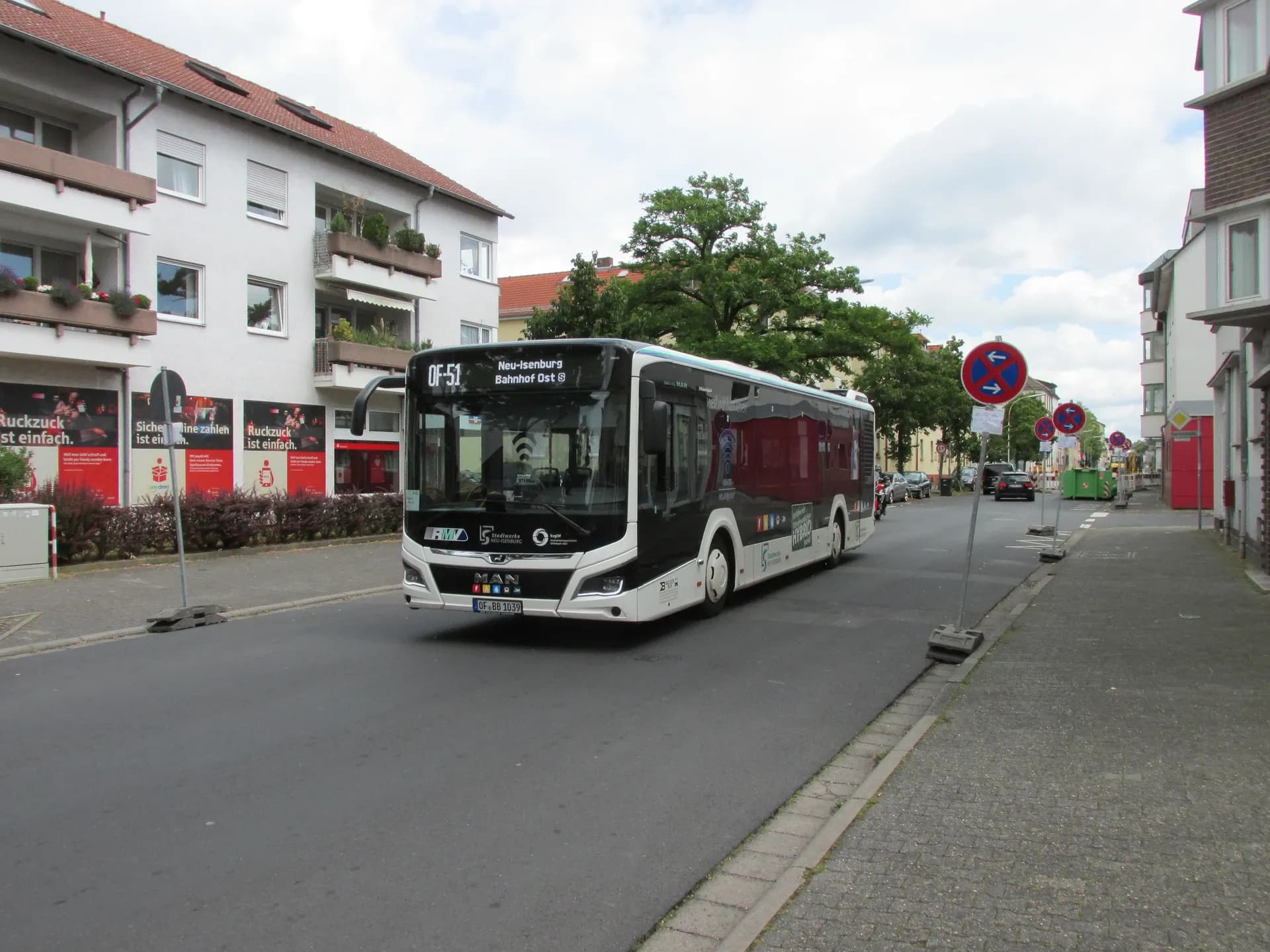 Bus der Linie OF-51 in Neu-Isenburg