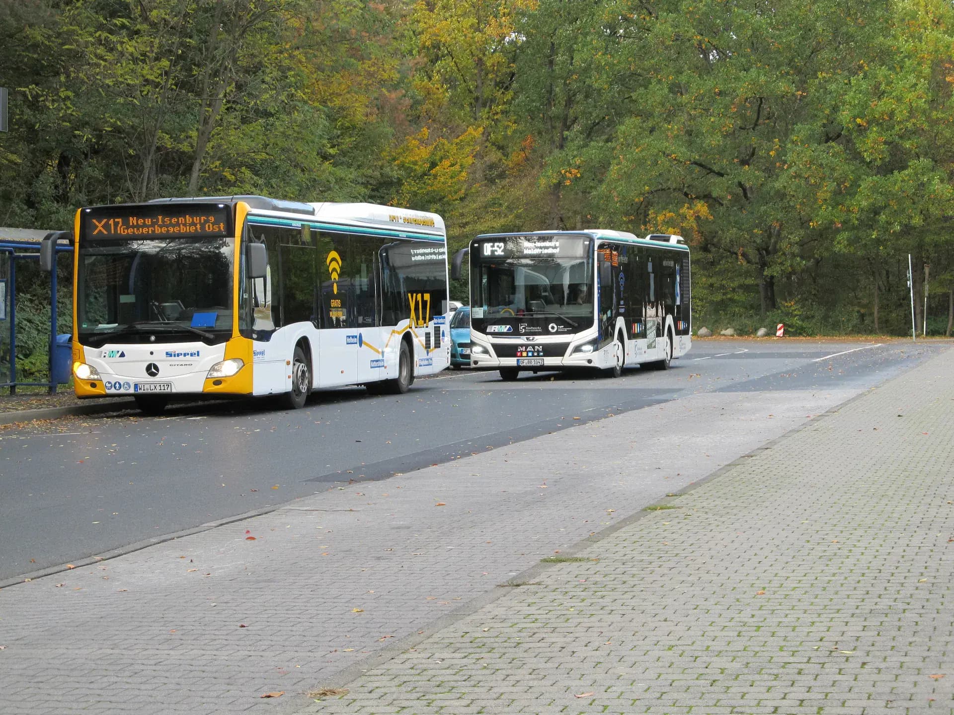 Bus der Linie OF-52 in Neu-Isenburg