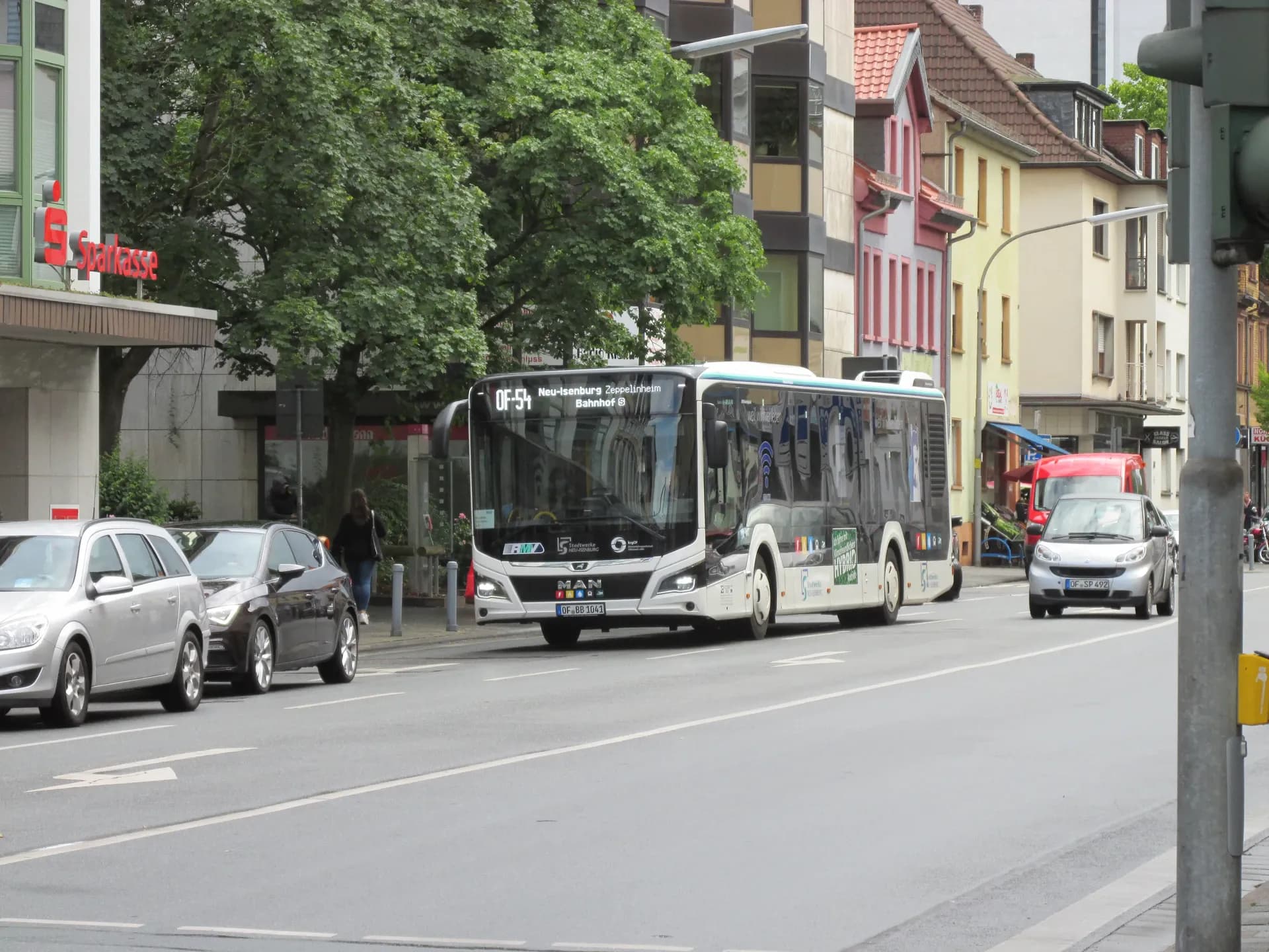 Bus der Linie OF-54 in Neu-Isenburg