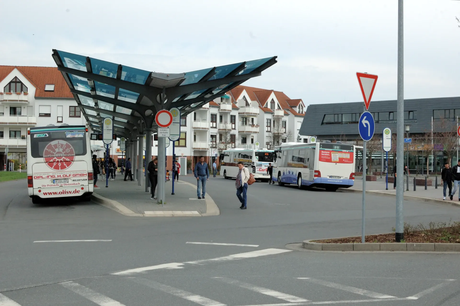Busbahnhof am Bahnhof Dietzenbach-Mitte