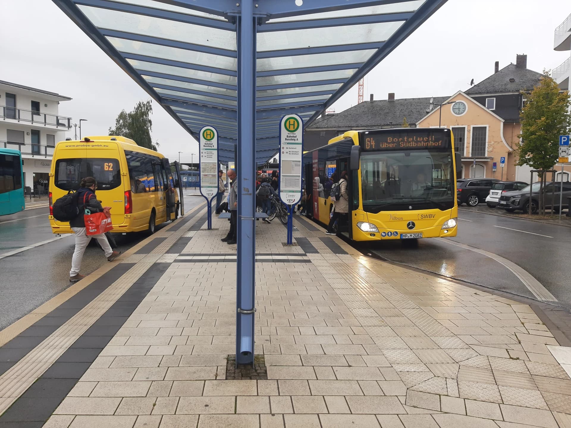 Busbahnhof mit den Linien 62 und 64 in Bad Vilbel