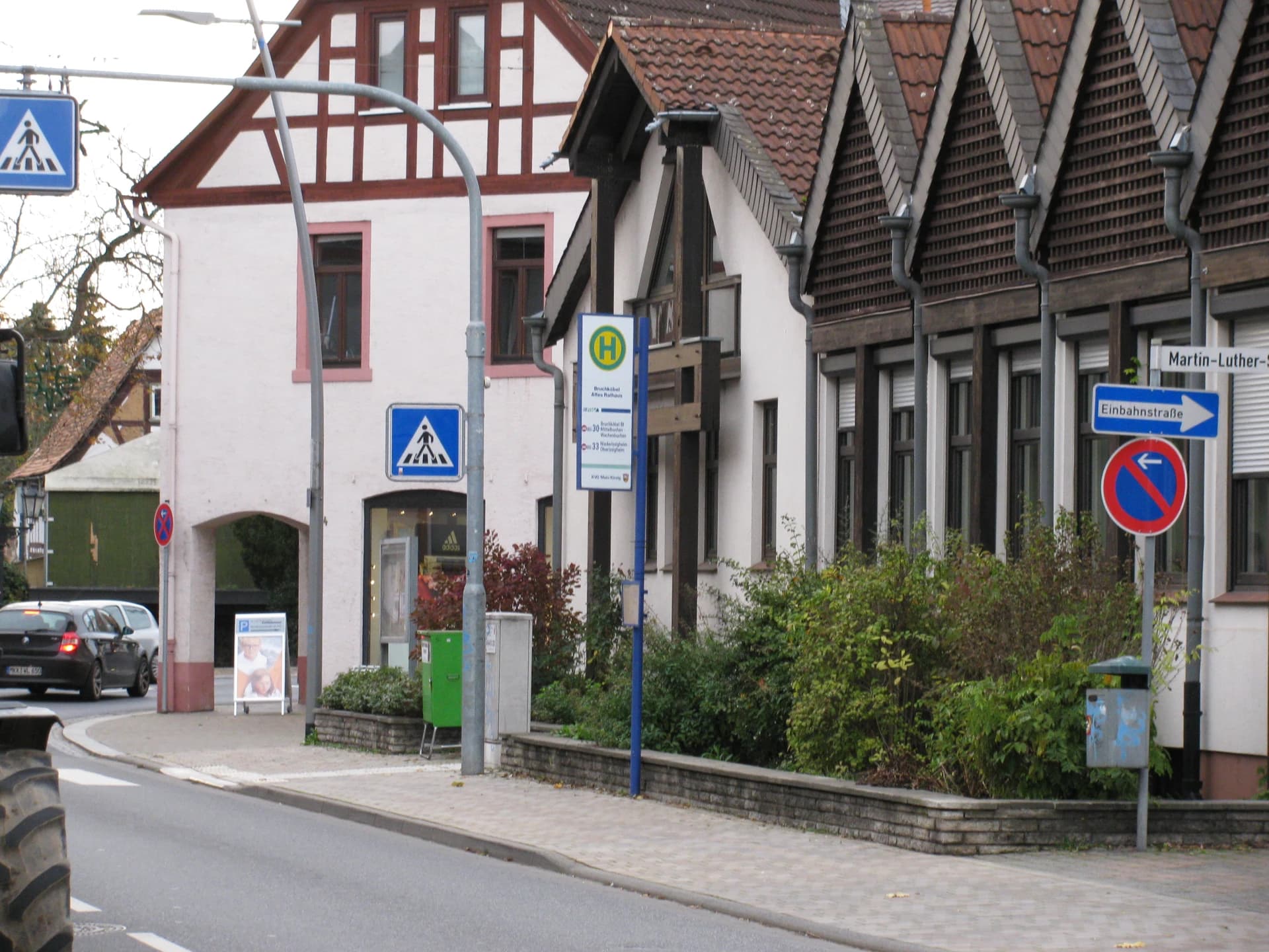 Bushaltestelle Altes Rathaus in Bruchköbel