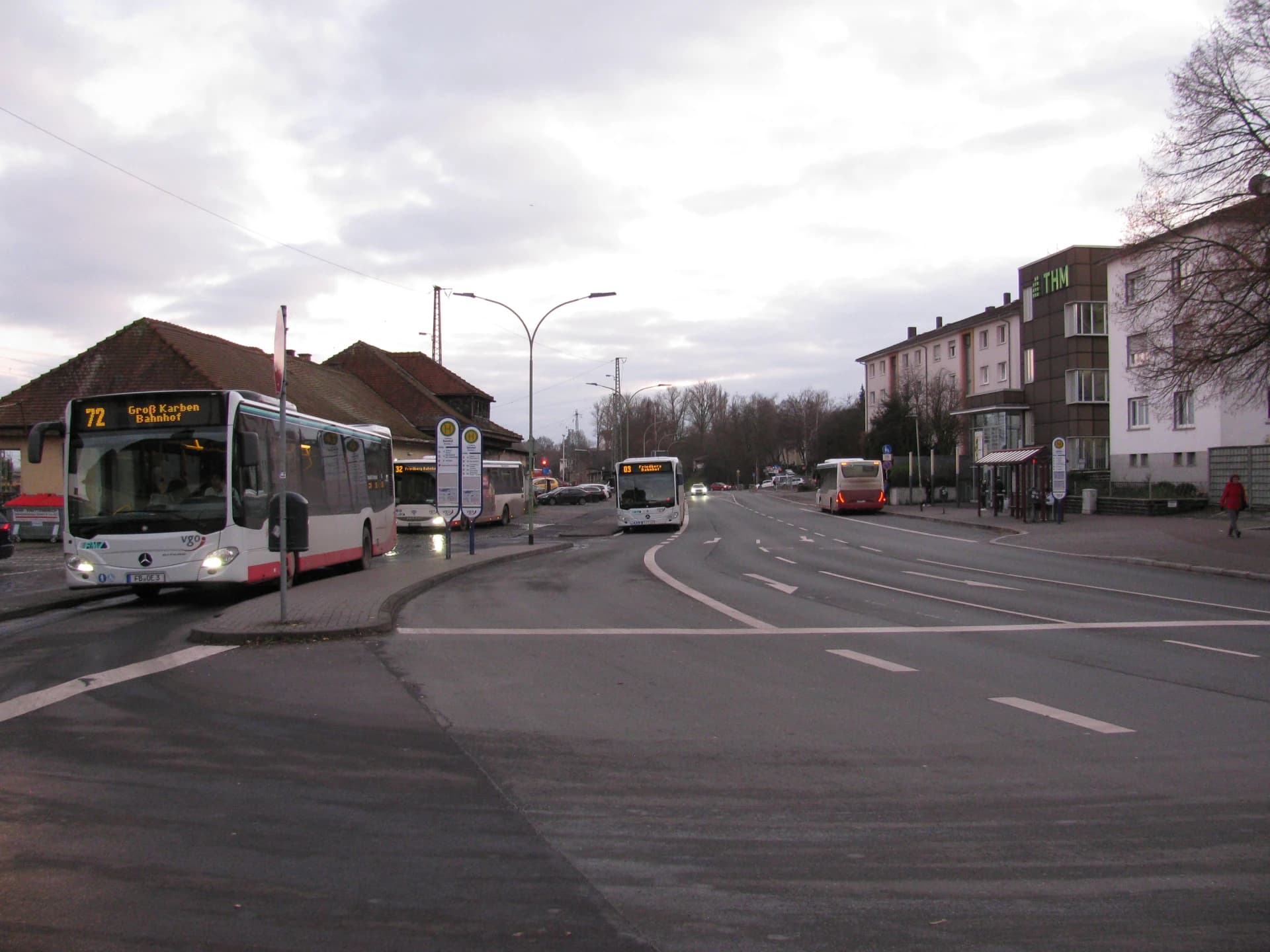 Bushaltestelle am Bahnhof in Friedberg (Hessen)