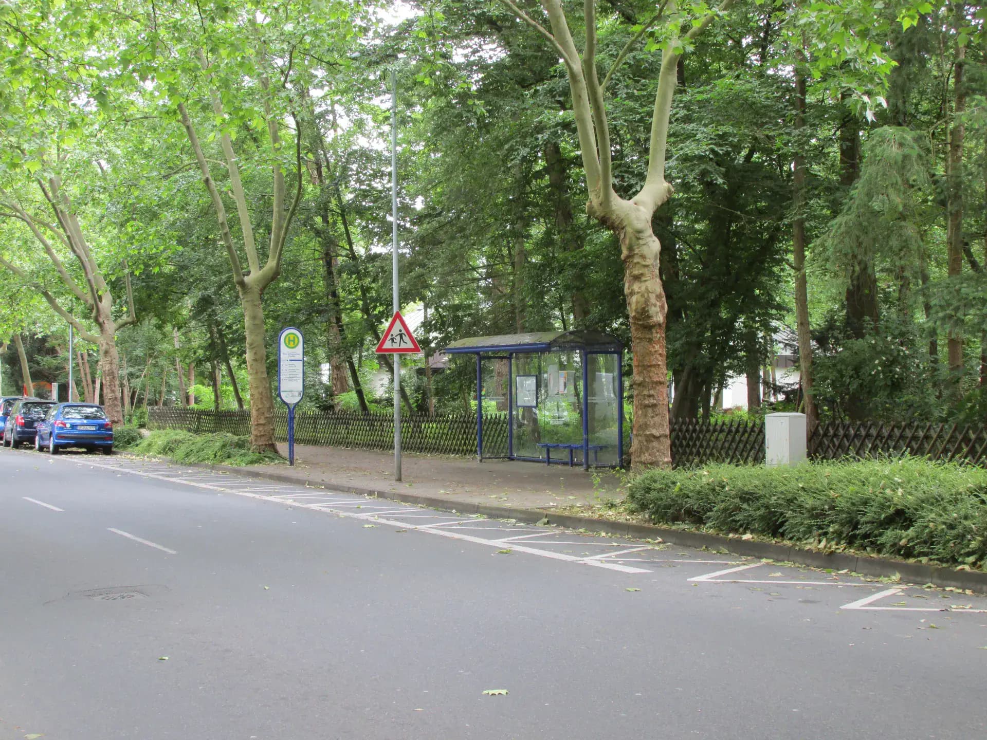 Bushaltestelle Kurt-Schumacher-Straße am Stadtwald in Neu-Isenburg