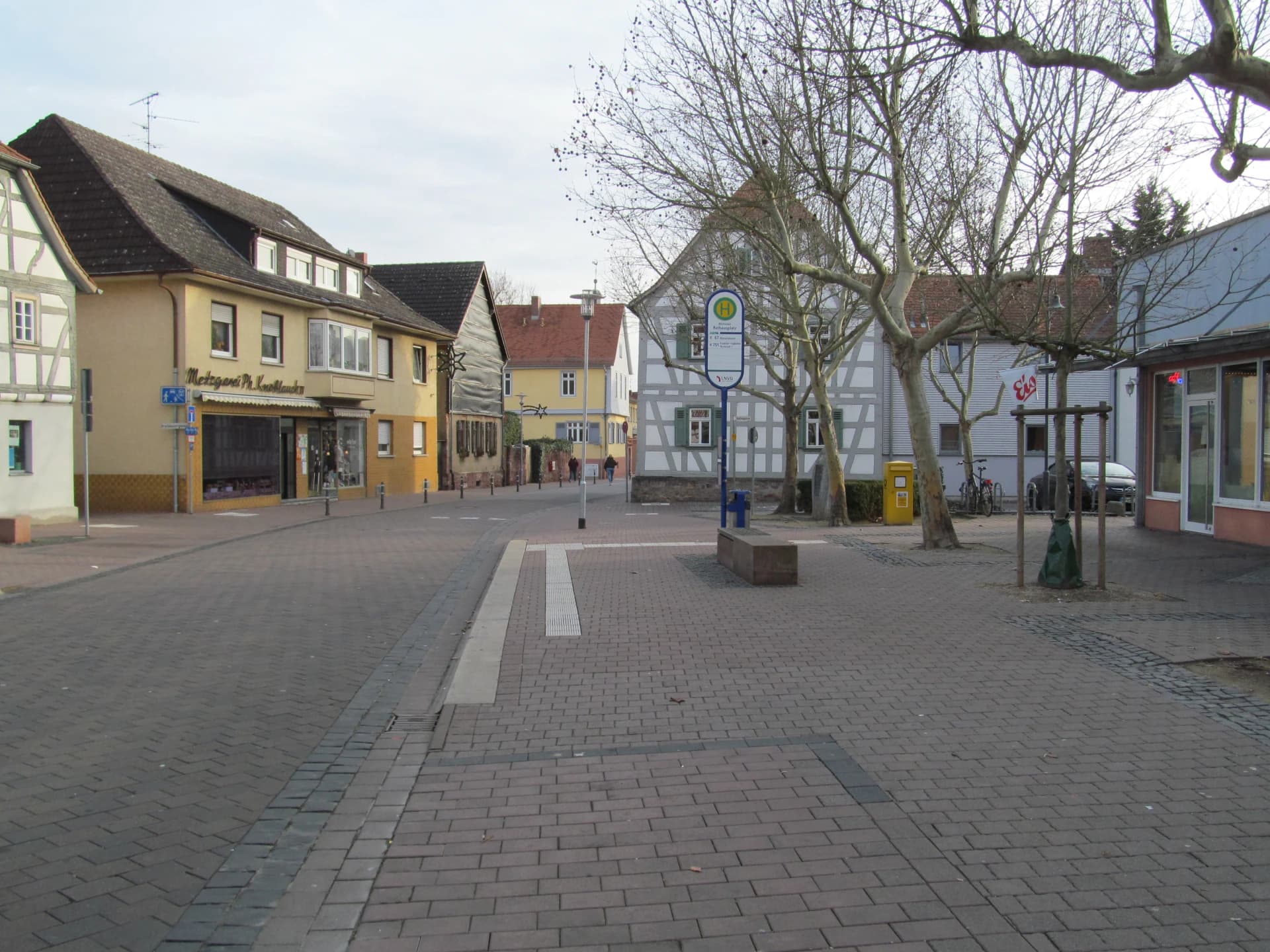 Bushaltestelle Rathausplatz in Mörfelden-Walldorf
