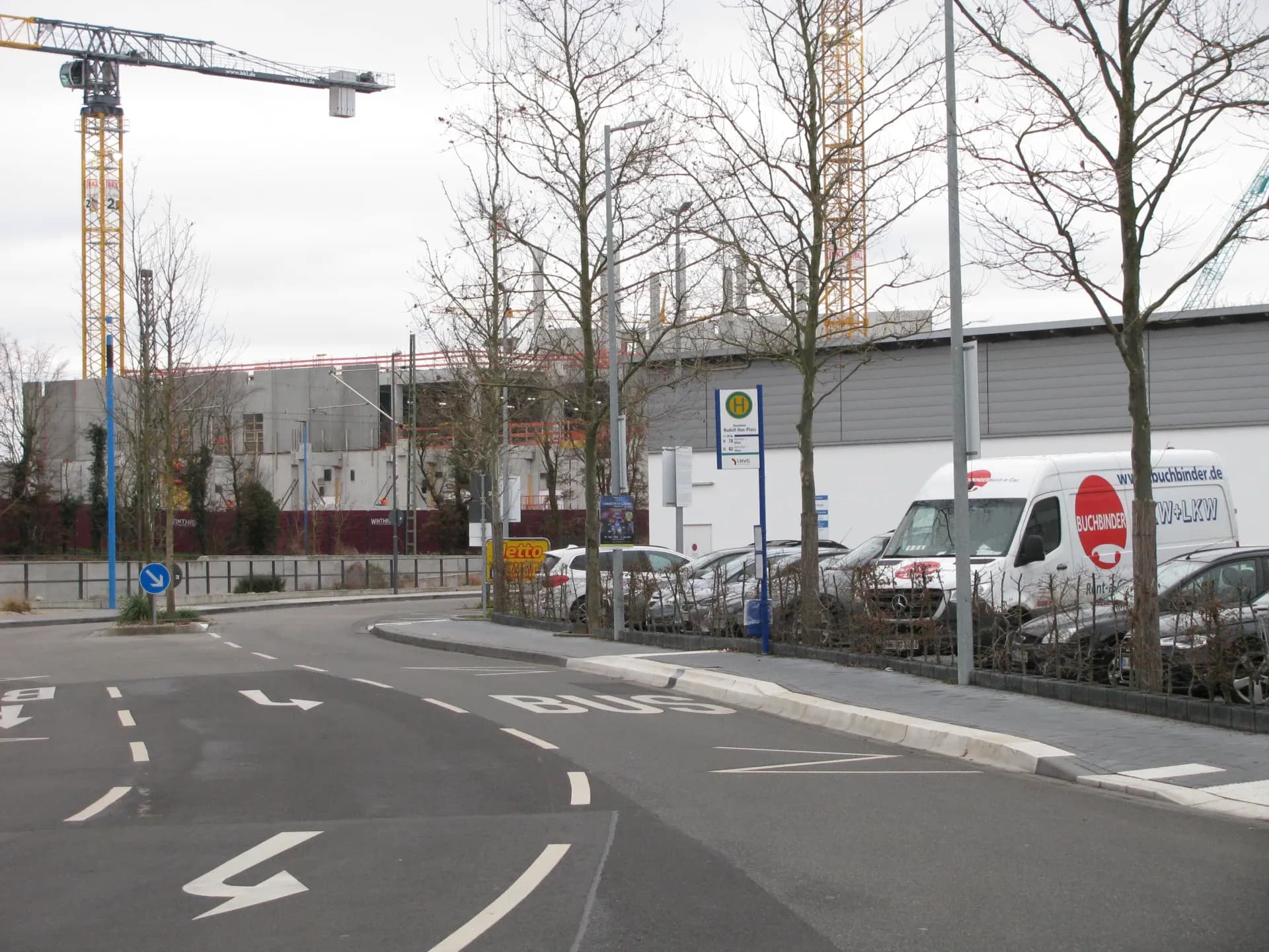 Bushaltestelle Rudolf-Ihm-Platz in Raunheim