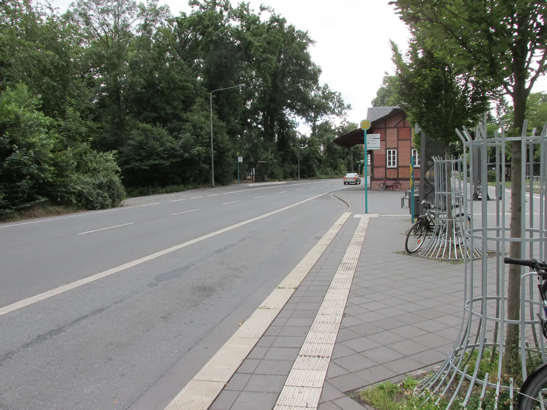 Bushaltestelle Neu-Isenburg Stadtgrenze am Stadtwald