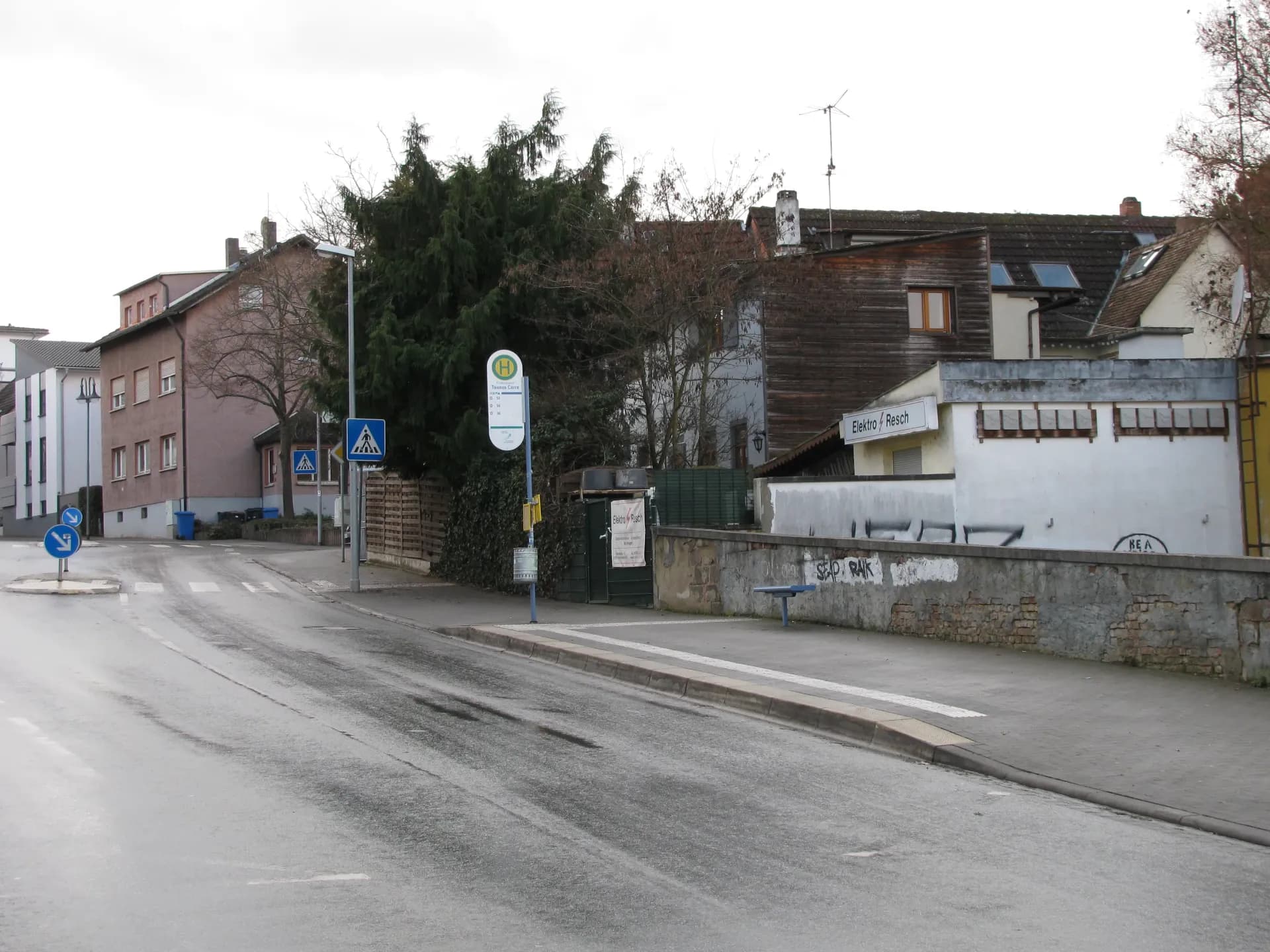 Bushaltestelle am Taunus Carré in Friedrichsdorf
