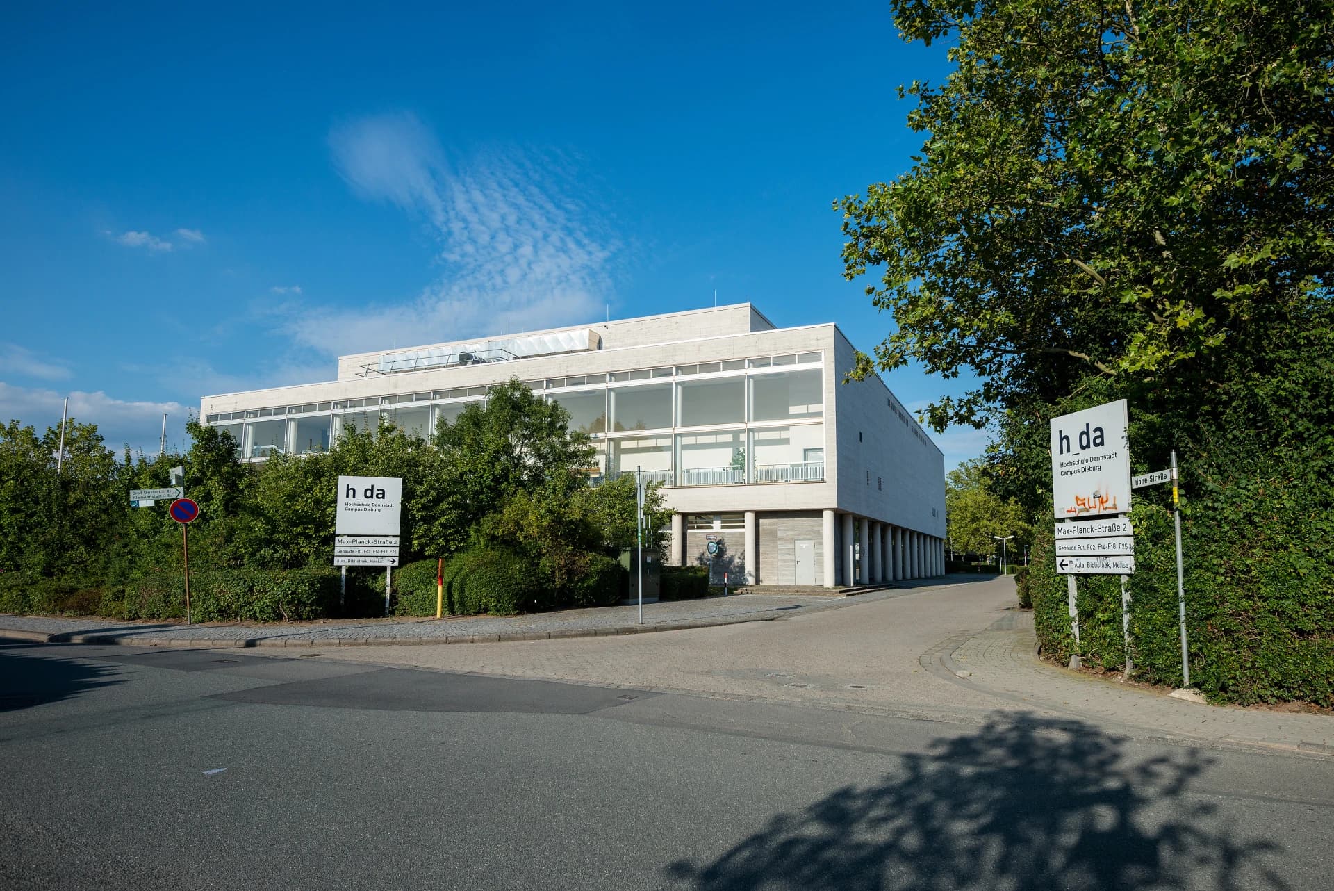Einfahrt zum Campus Dieburg der Hochschule Darmstadt