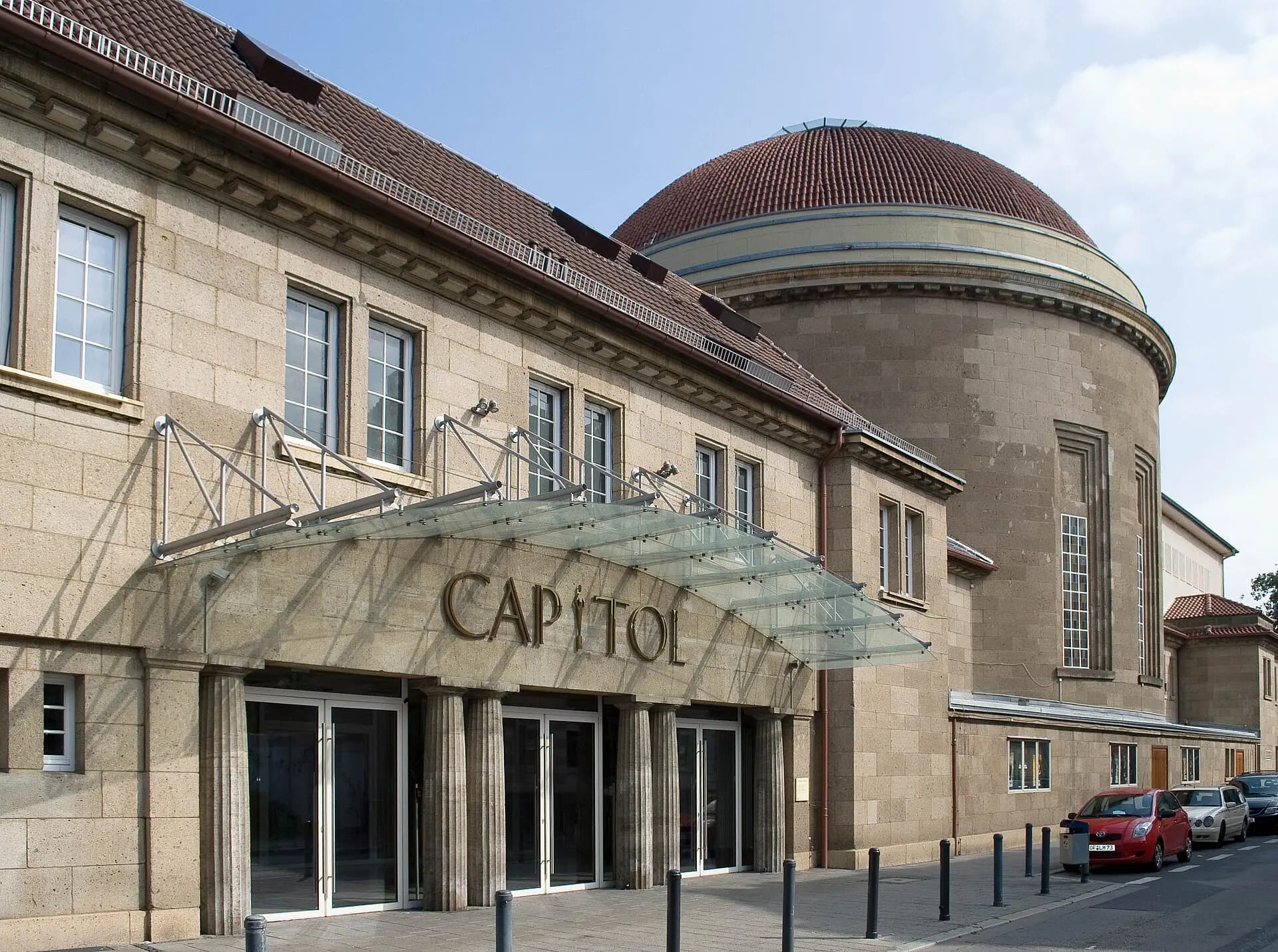 Eingang des Capitol in Offenbach