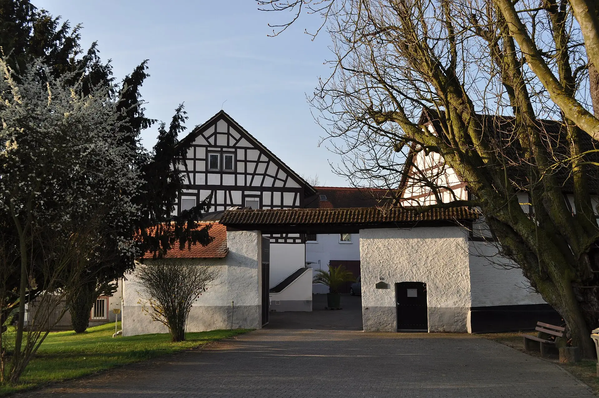Hofeinfahrt der Christiansmühle in Sulzbach (Taunus)