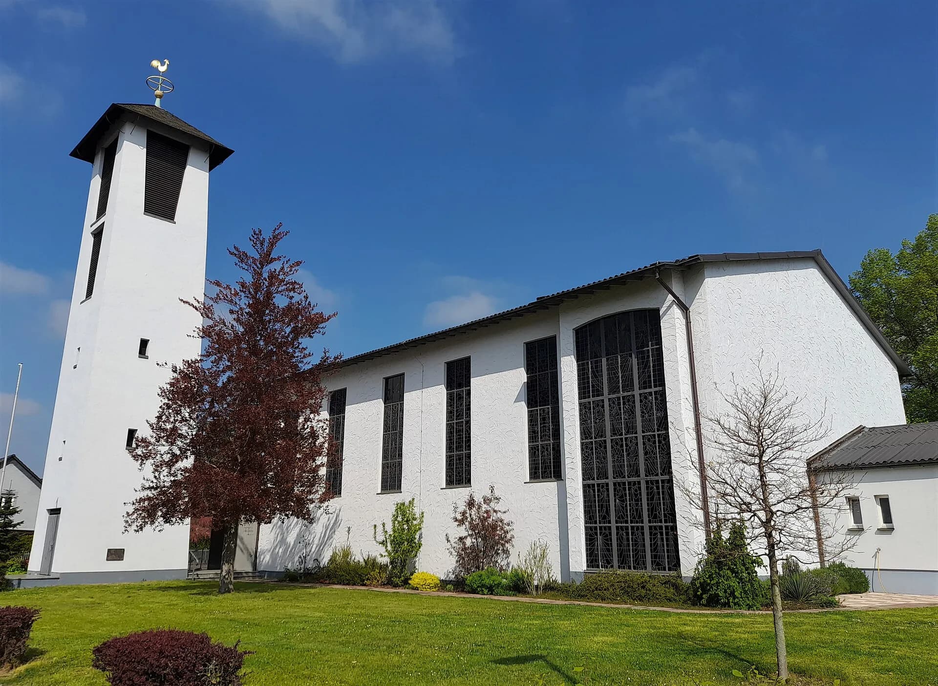 Südostansicht der Christuskirche in Dreieich-Sprendlingen