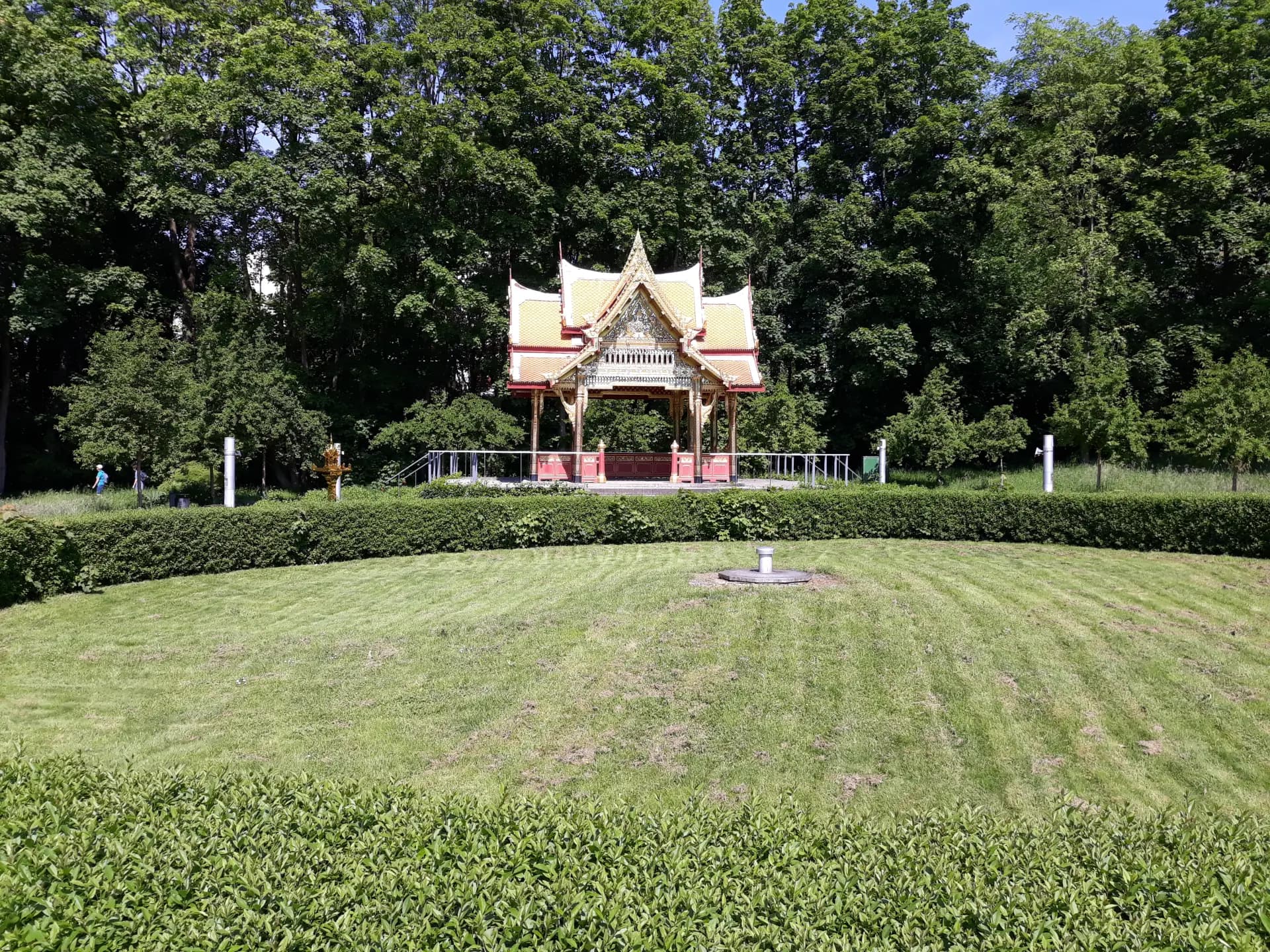 Chulalongkorn-Brunnen vor dem Siamesischen Tempel im Kurpark Bad Homburg