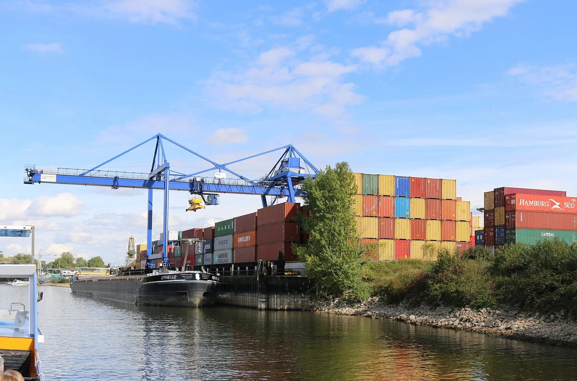 Containerkräne im Hafen von Gustavsburg
