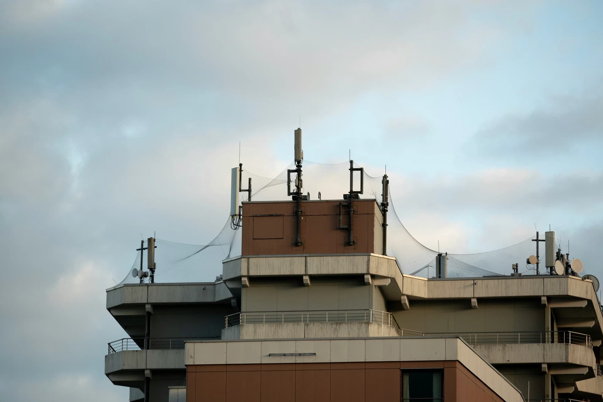 Dachantennen auf einem Hochhaus in Darmstadt