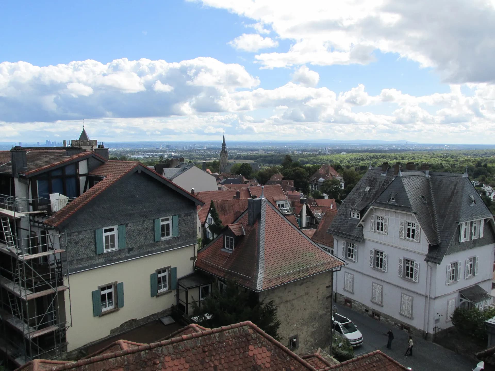 Dächer der Kronberger Altstadt mit Burgturm