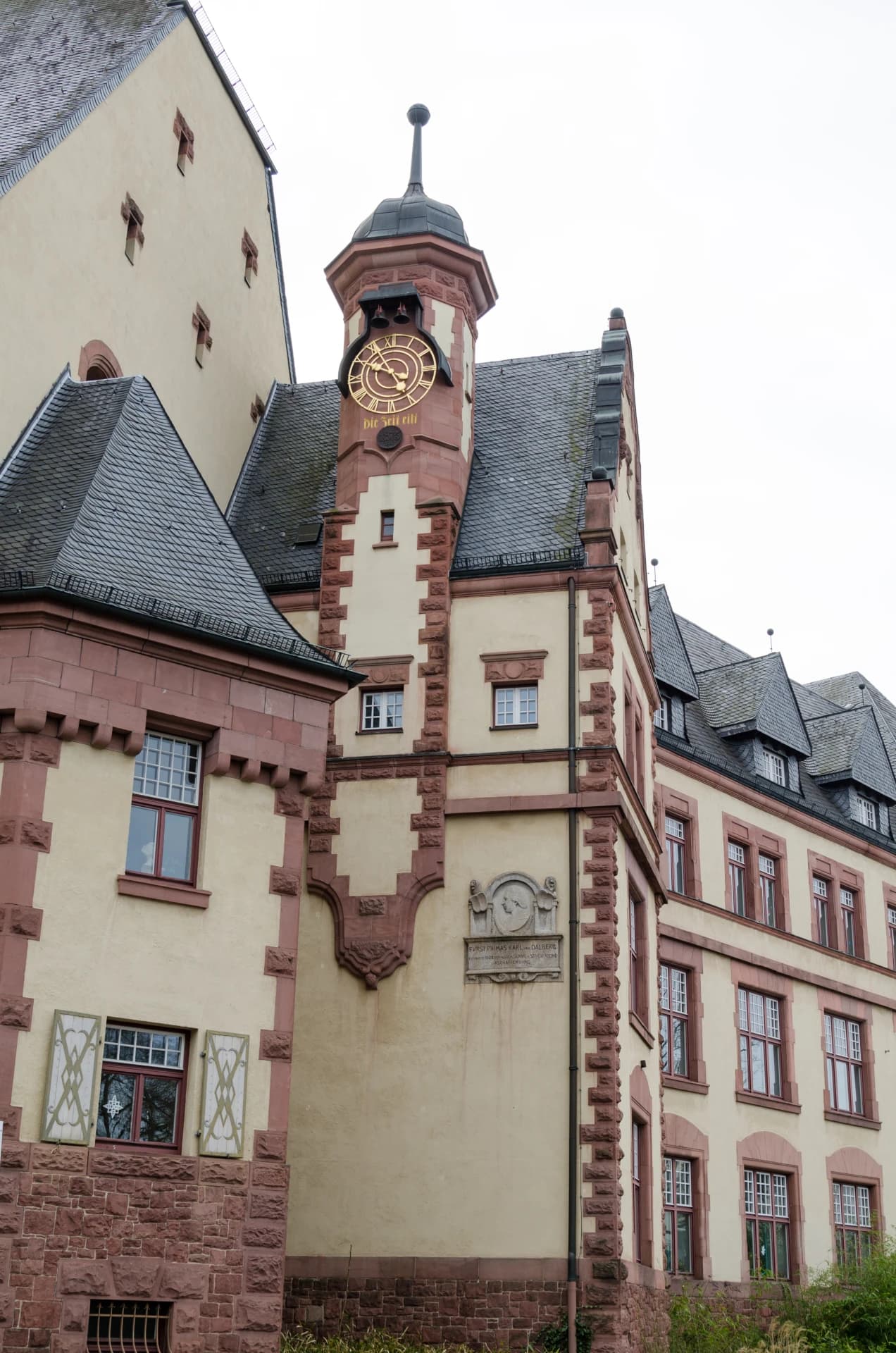 Uhrturm des Karl-Theodor-von-Dalberg-Gymnasiums in Aschaffenburg