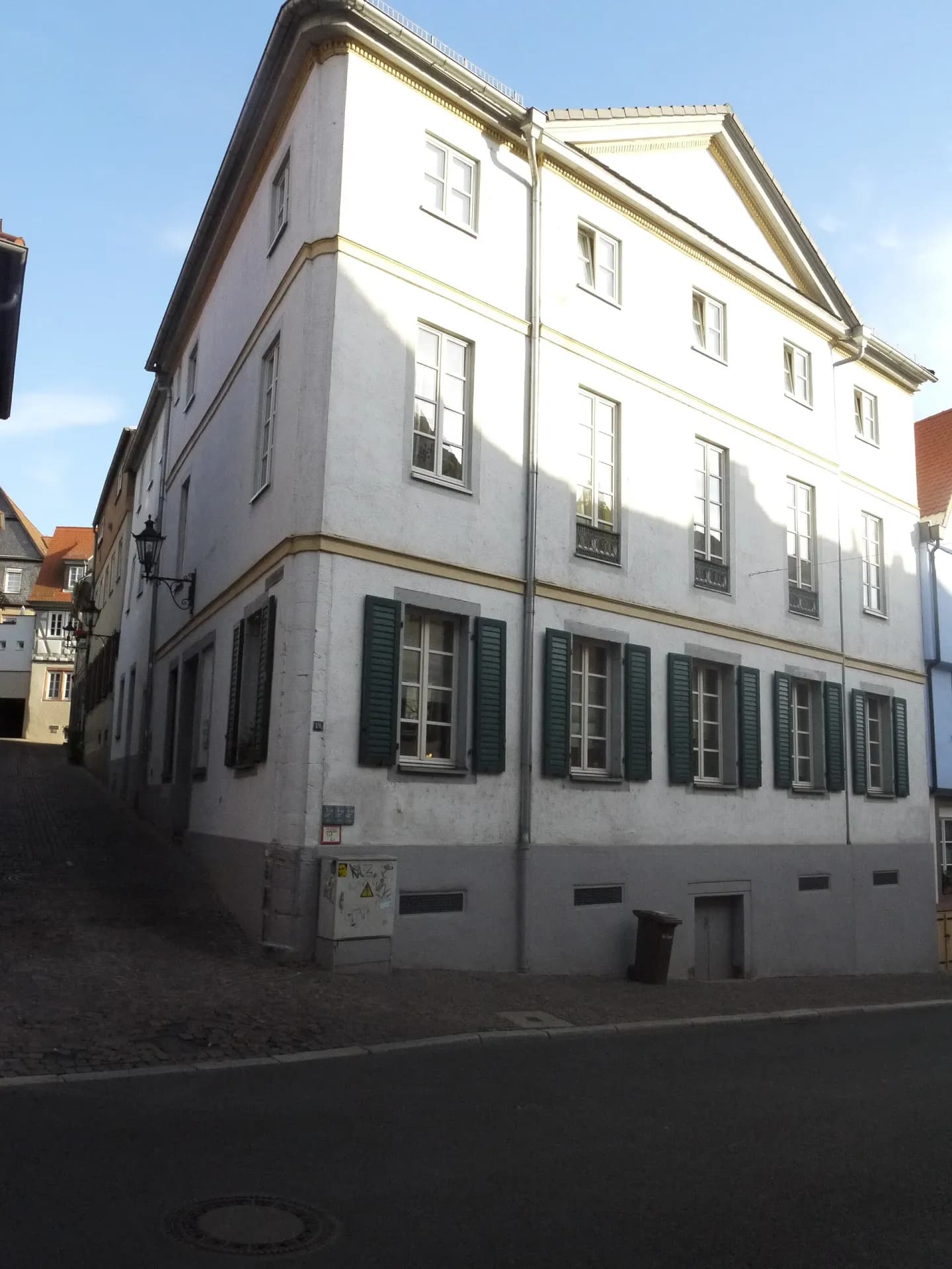 Klassizistisches Haus in der Dalbergstraße 49a in Aschaffenburg