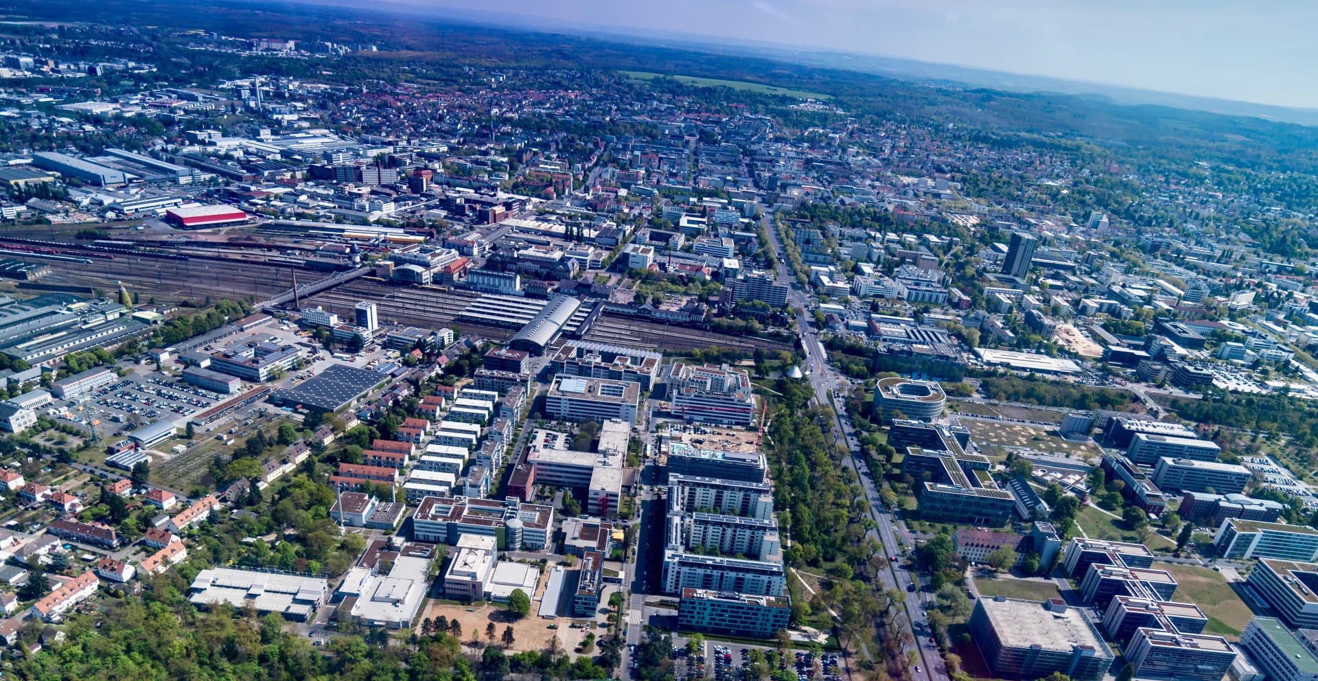 Luftbild von Darmstadt-West mit Hauptbahnhof