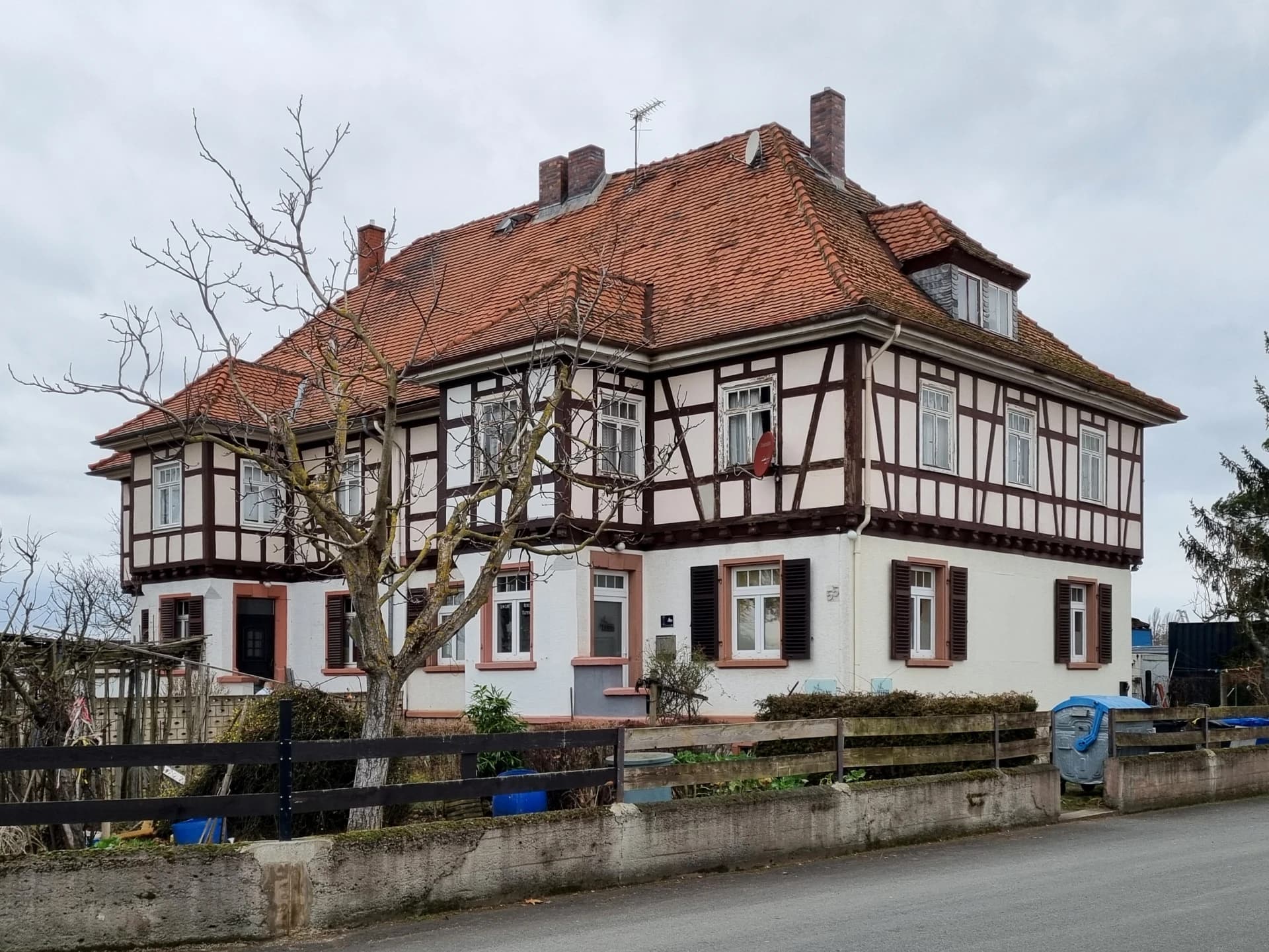 Fachwerk-Doppelhaus an der Darmstädter Straße in Babenhausen