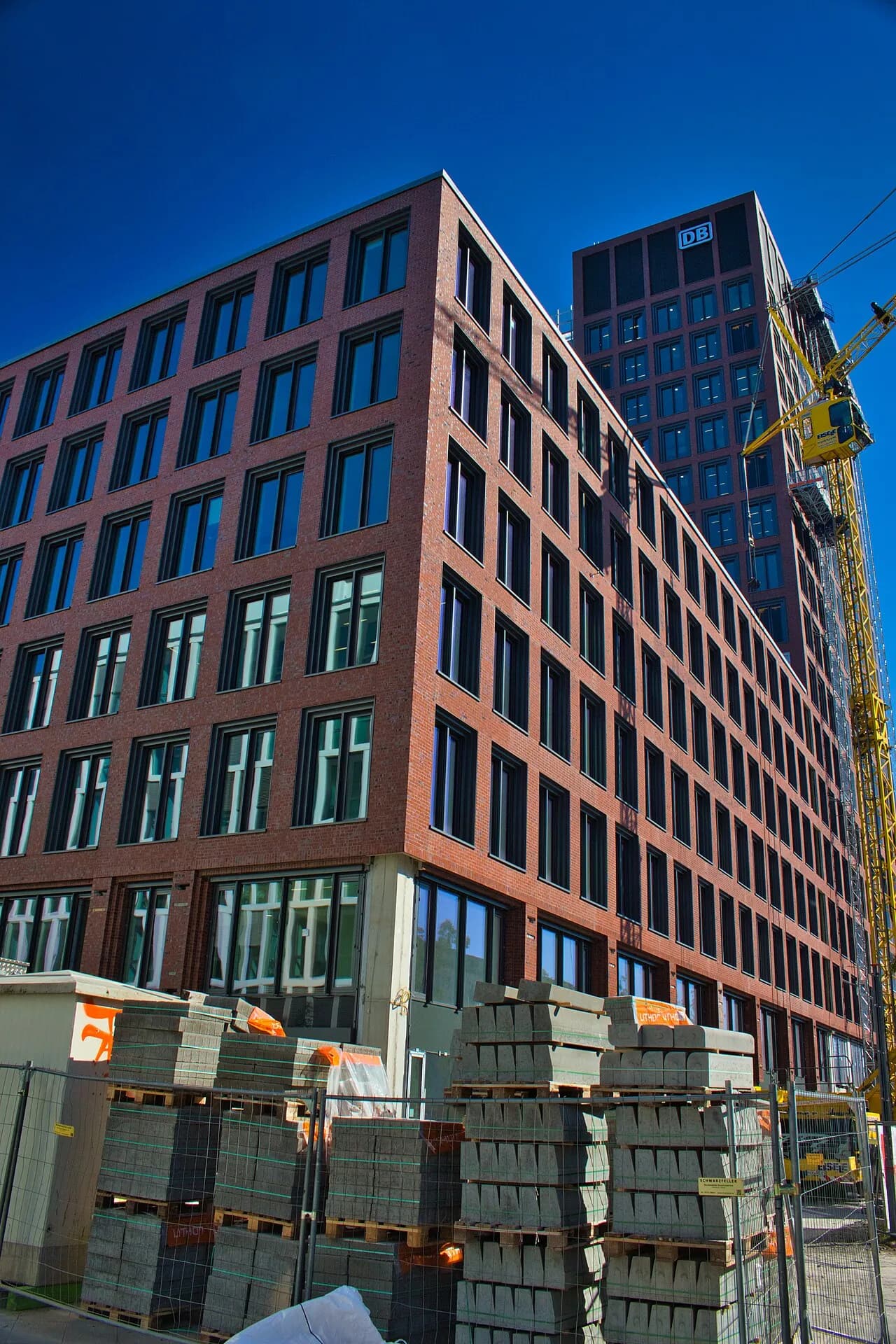Bürogebäude The Brick der Deutschen Bahn im Frankfurter Gallus