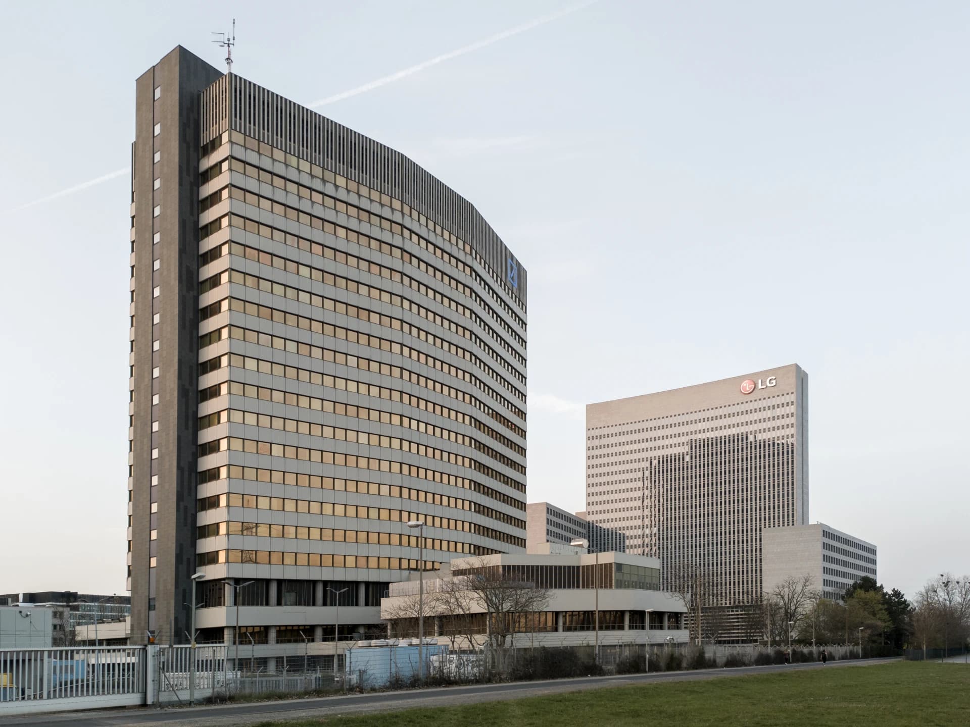 Bürohochhäuser der Deutschen Bank und von LG in Eschborn