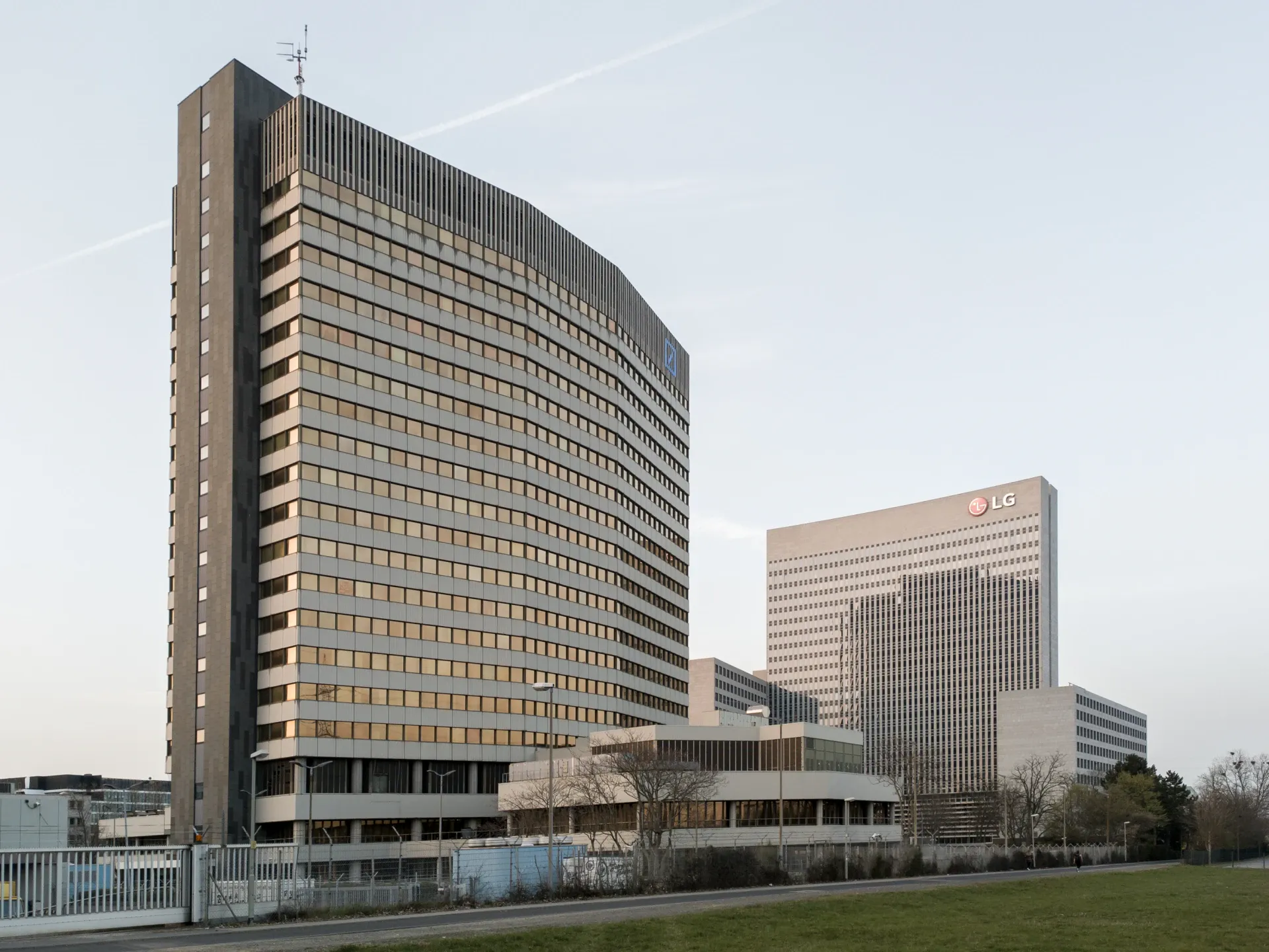 Bürohochhäuser der Deutschen Bank und von LG in Eschborn