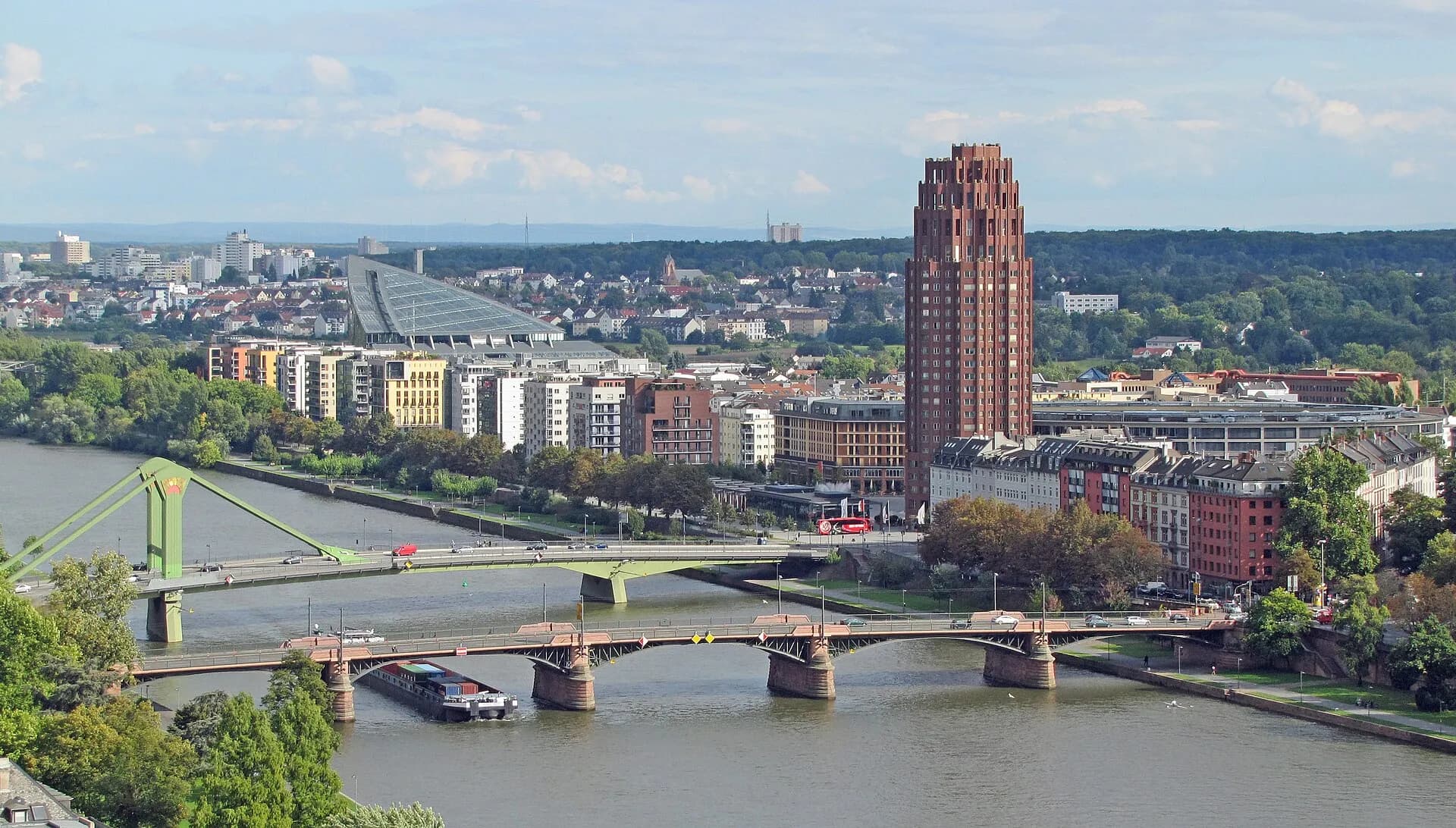 Deutschherrnufer am Main in Frankfurt Sachsenhausen