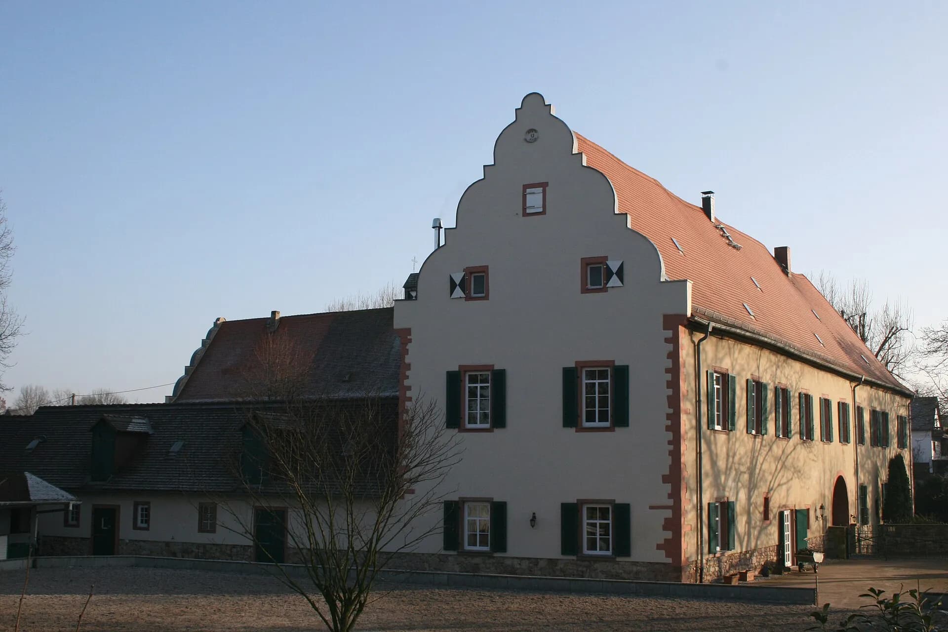 Giebelseite des Deutschordensschlosses in Kloppenheim, Karben