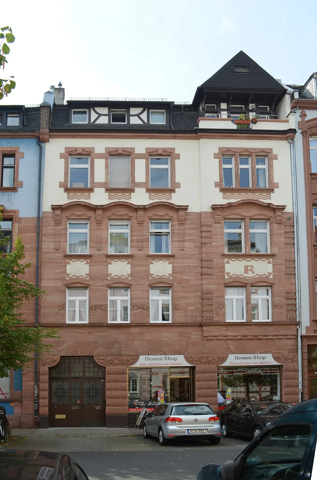 Wohnhaus mit Sandsteinfassade an der Diesterwegstraße