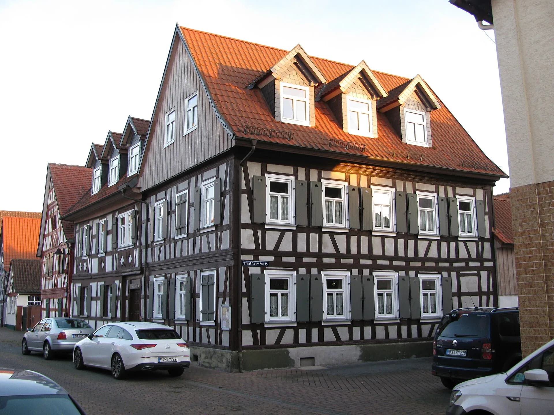 Fachwerkhaus mit Schleppgauben Frankfurter Straße 15 in Maintal-Dörnigheim