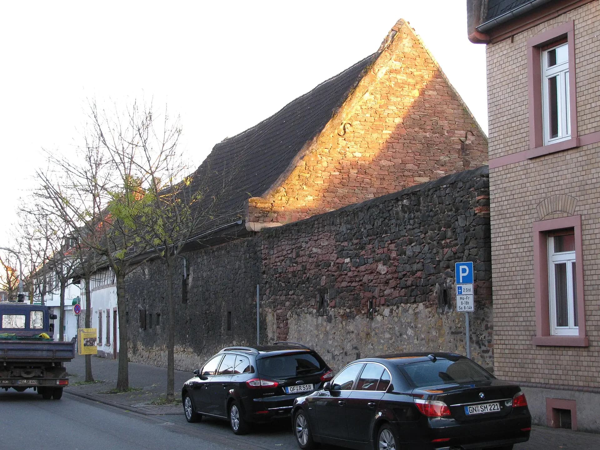 Bruchsteinscheune an der Frankfurter Straße 2 in Maintal-Dörnigheim