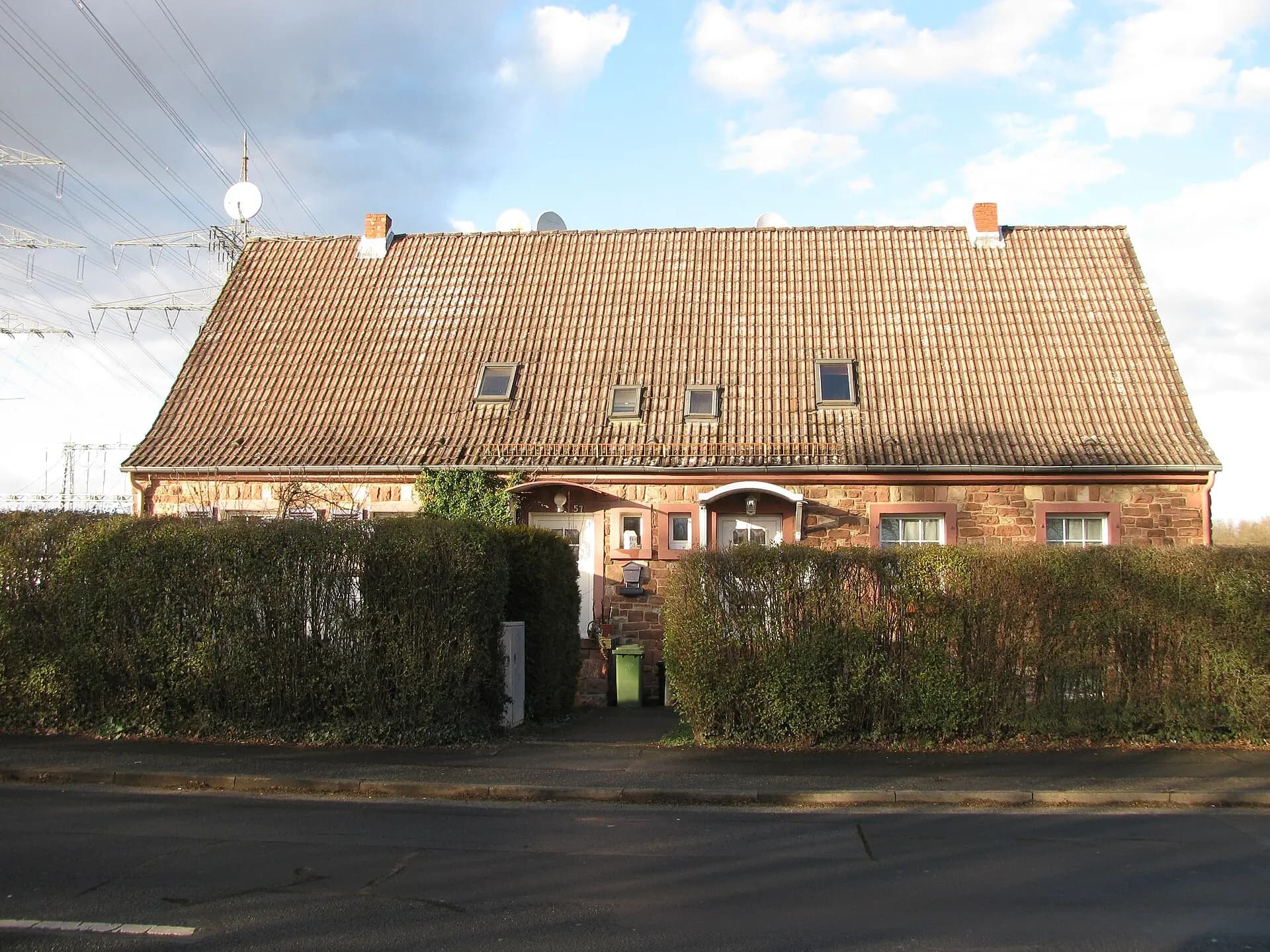 Sandstein-Doppelhaus Kesselstädter Straße 57 und 59 in Maintal-Dörnigheim