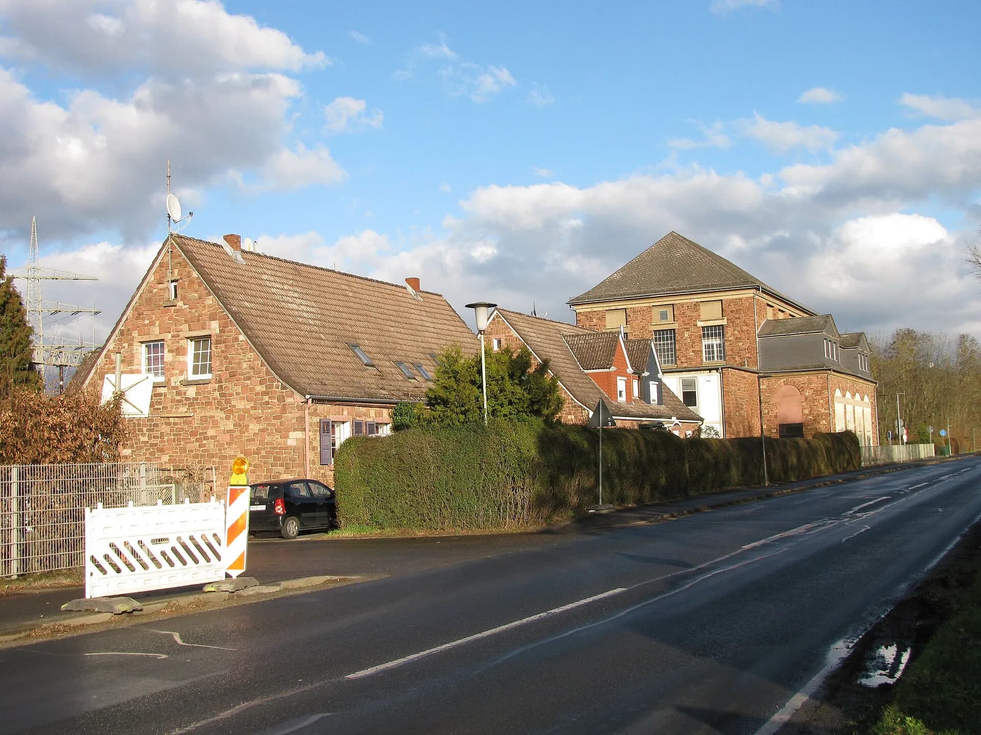 Blick entlang der Kesselstädter Straße in Maintal-Dörnigheim
