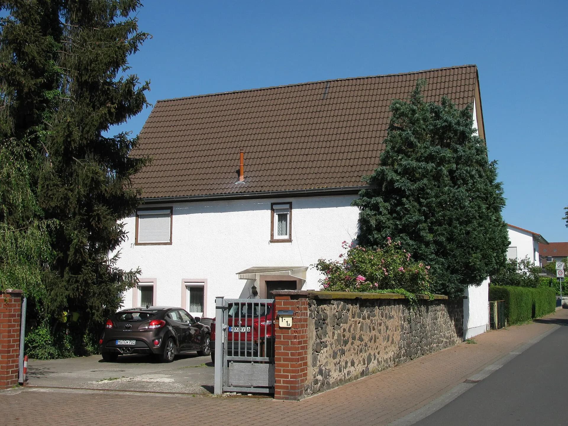 Wohnhaus mit Bruchsteinmauer Wingertstraße 1 in Maintal-Dörnigheim