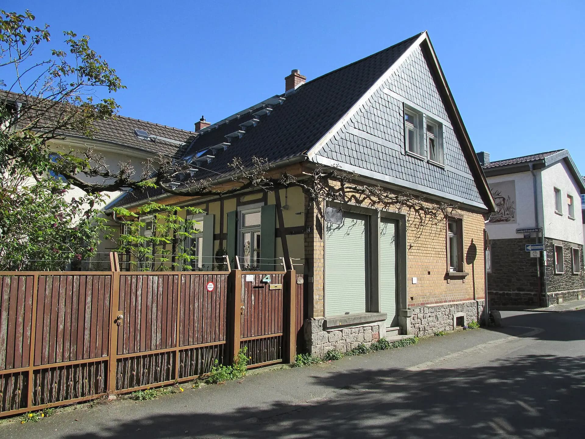 Hofseite der Dörnigheimer Straße 4 in Offenbach-Rumpenheim