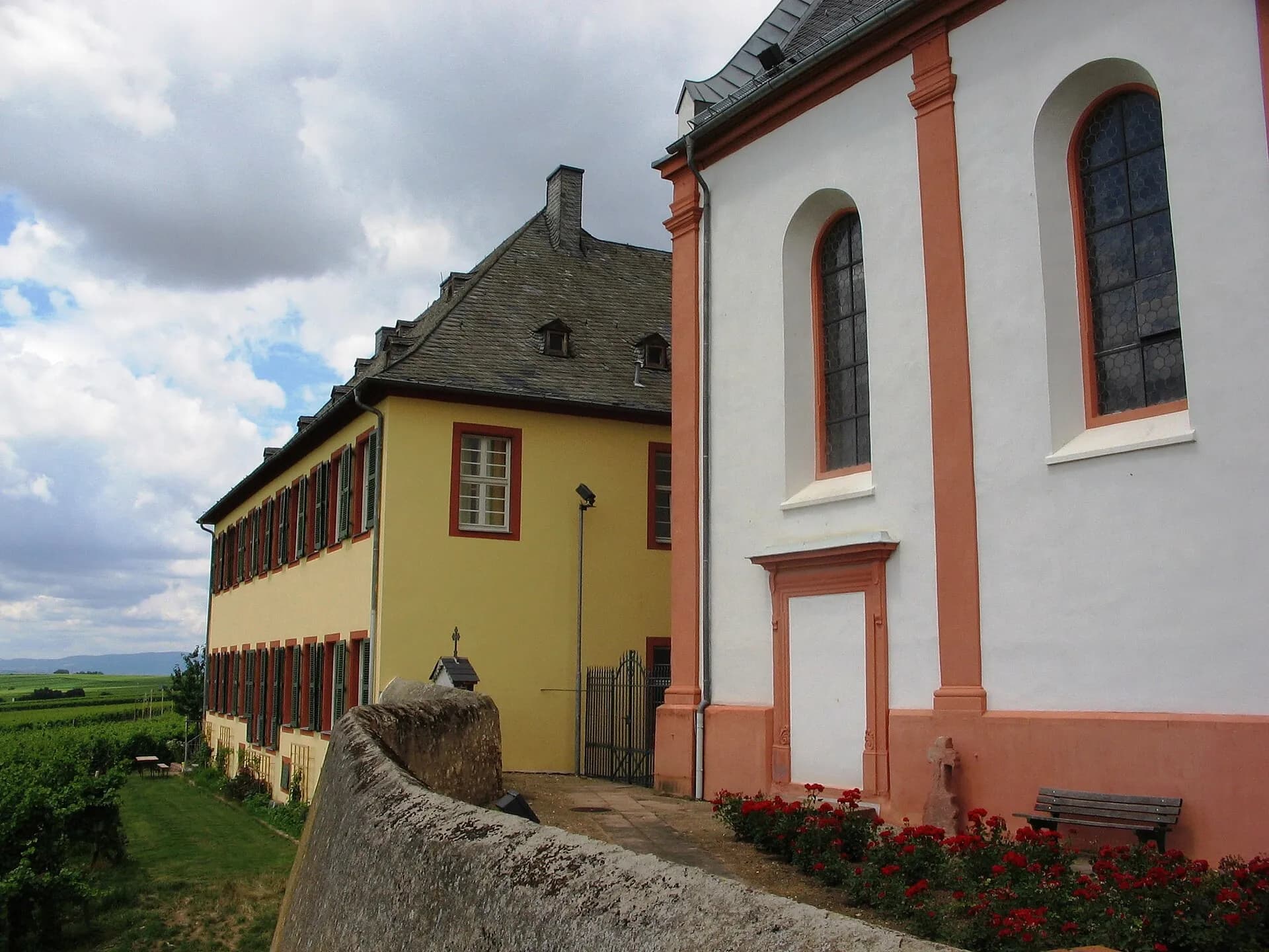 Domdechaney-Schlösschen neben der Pfarrkirche in Hochheim am Main